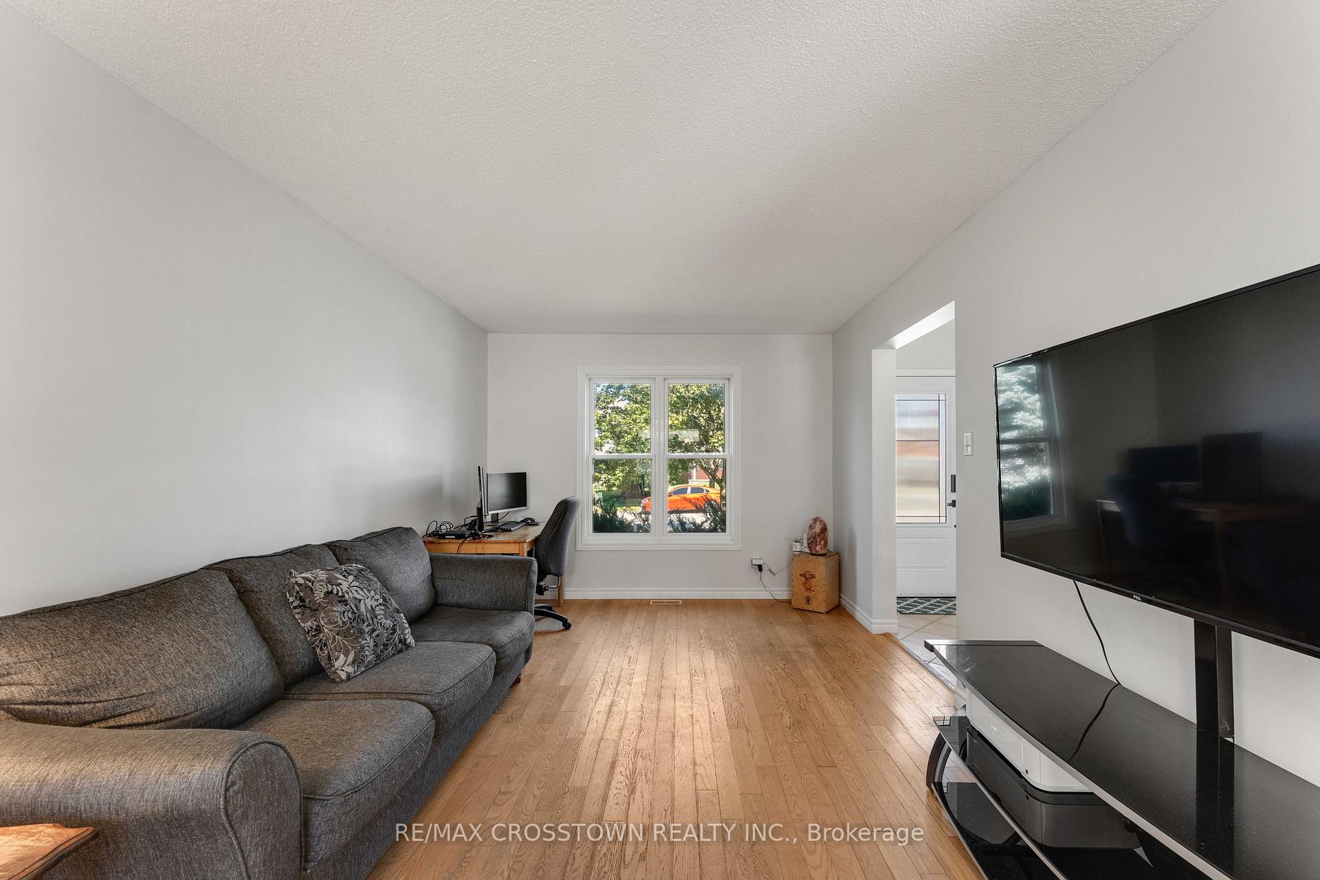 Photo 9 of 10 Carter Road, Barrie, Painswick South — HOMEH