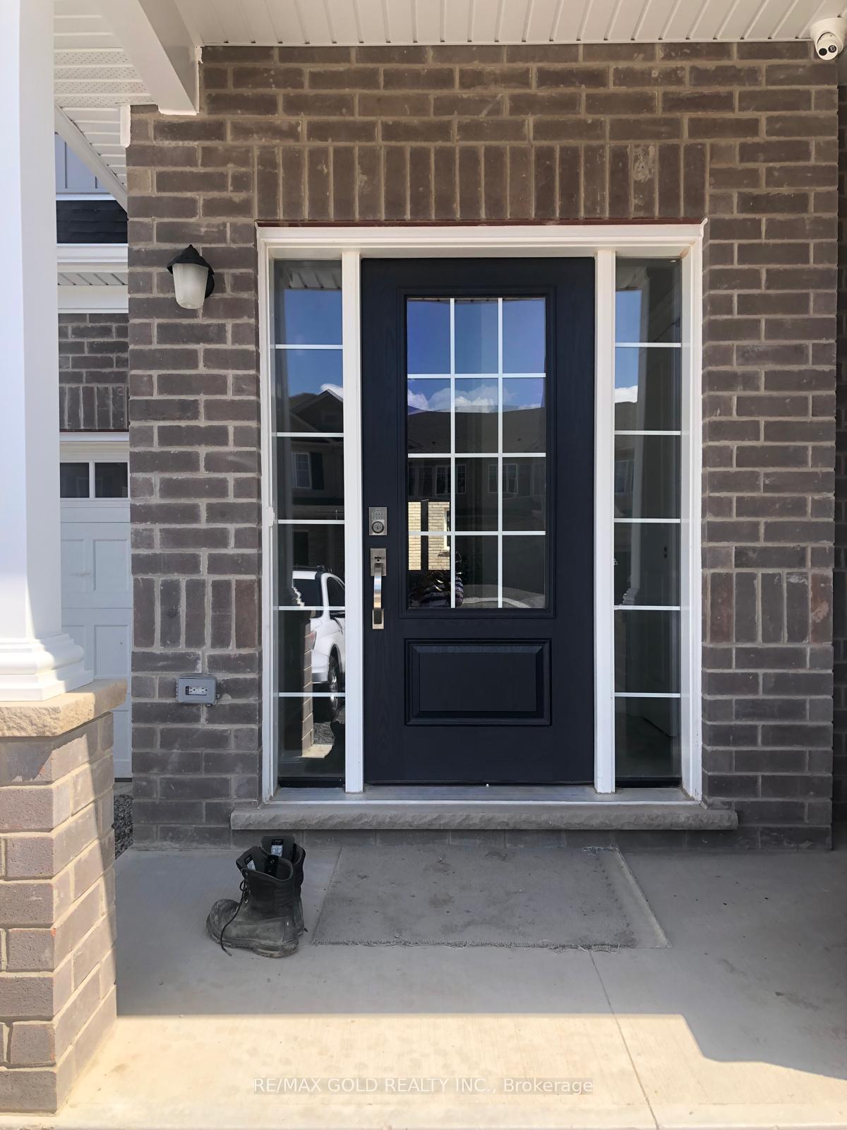 Photo 2 of 38 Sycamore Street, Welland, West Welland — HOMEH