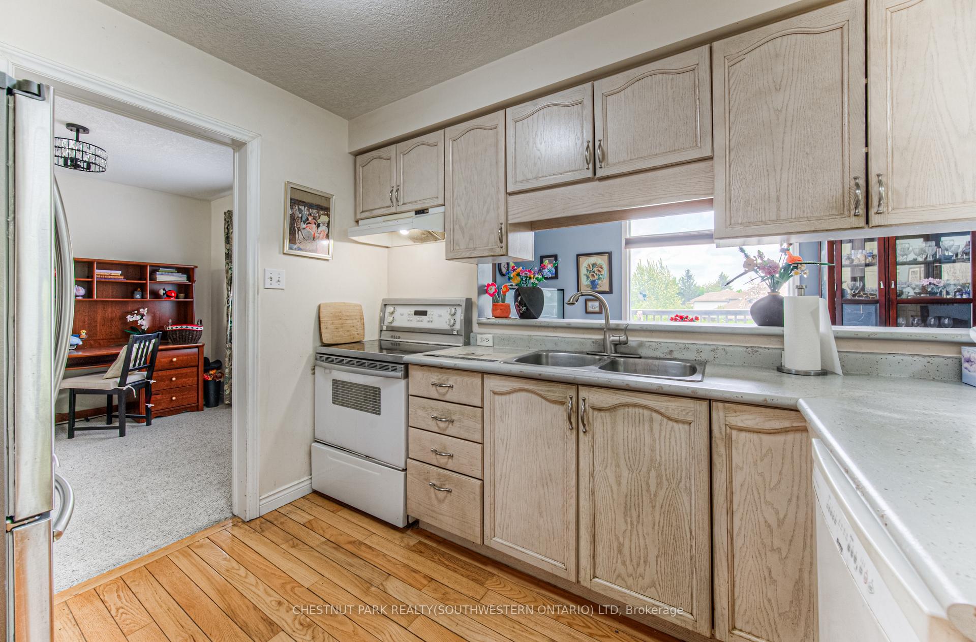 Photo 12 of 619 Westfield Drive, Waterloo — HOMEH