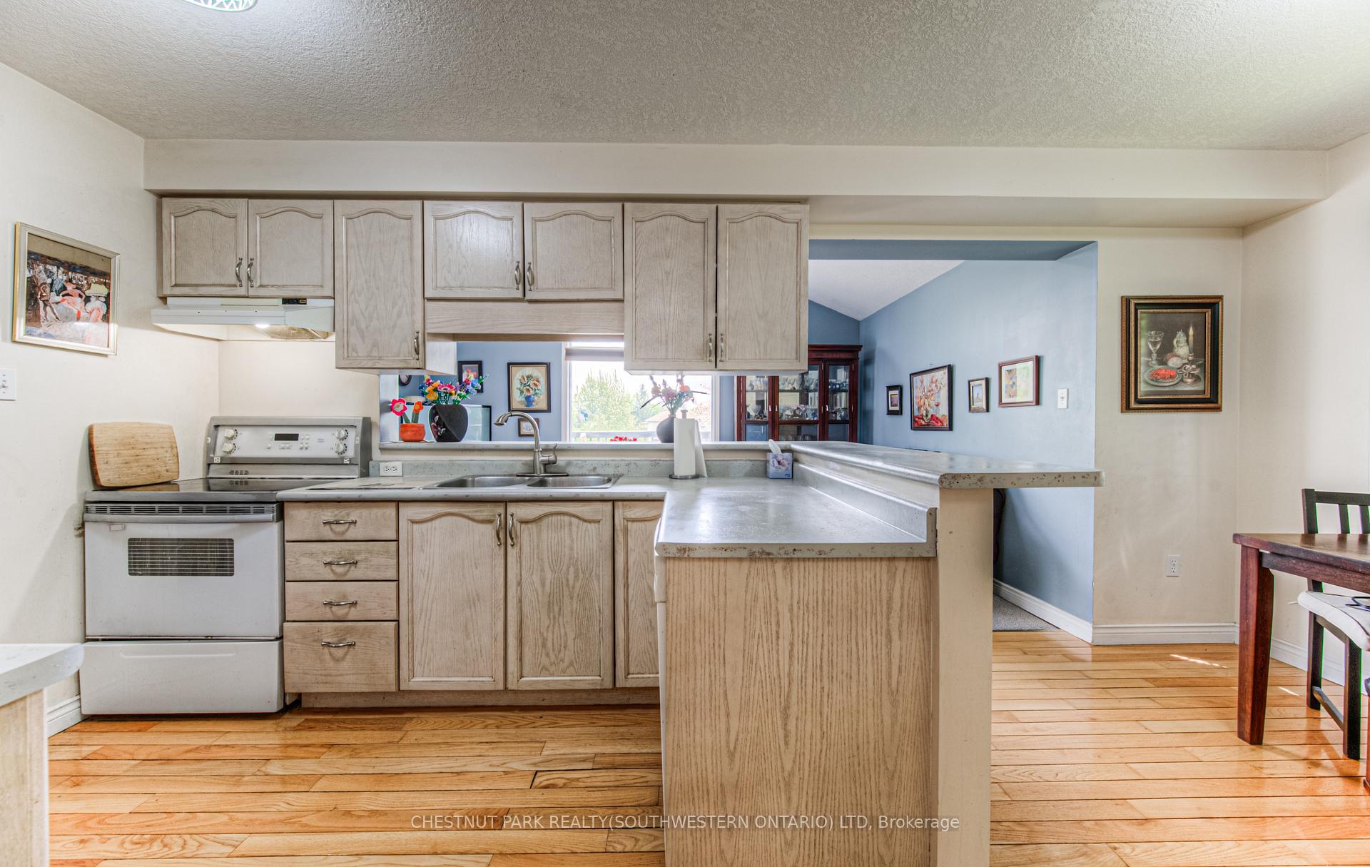Photo 13 of 619 Westfield Drive, Waterloo — HOMEH