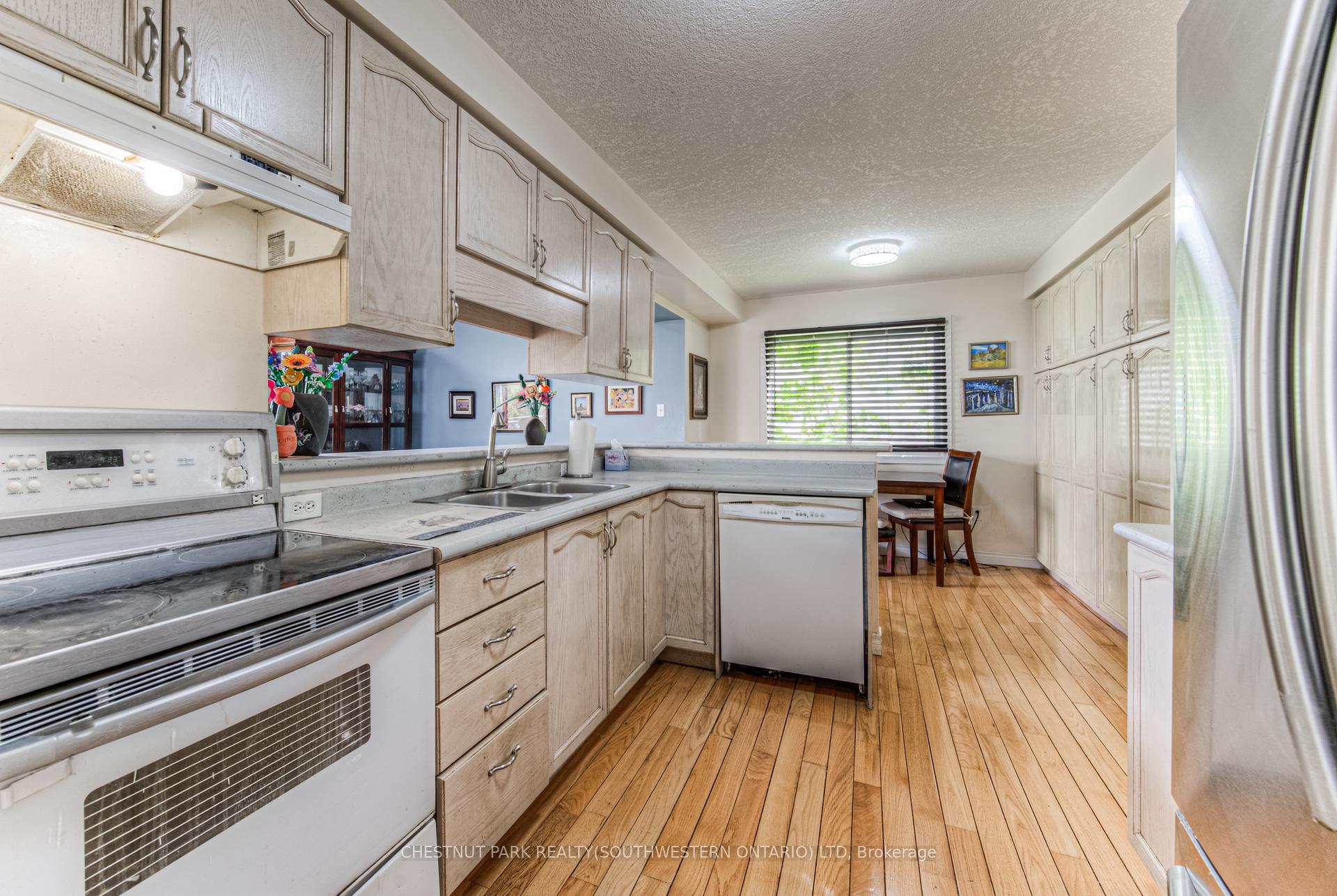 Photo 14 of 619 Westfield Drive, Waterloo — HOMEH