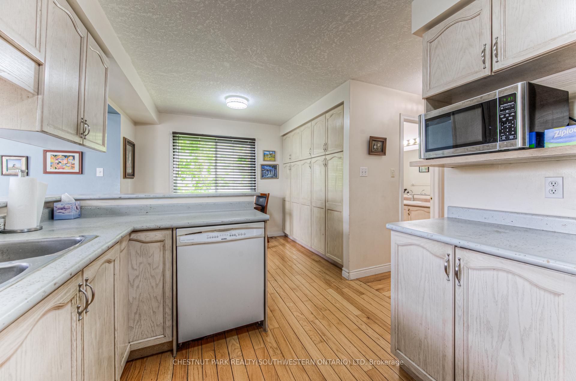 Photo 15 of 619 Westfield Drive, Waterloo — HOMEH