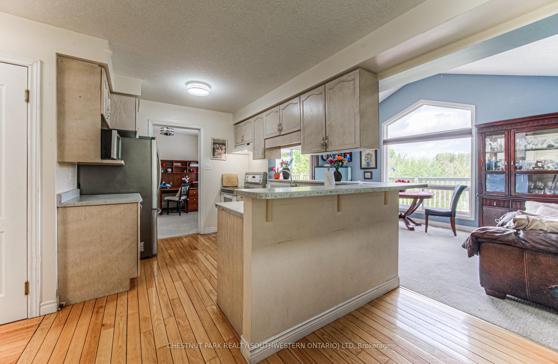 Photo 16 of 619 Westfield Drive, Waterloo — HOMEH
