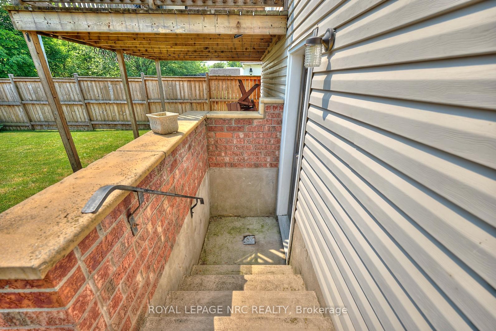 Photo 7 of 32 Wilton Avenue, Welland, Broadway — HOMEH