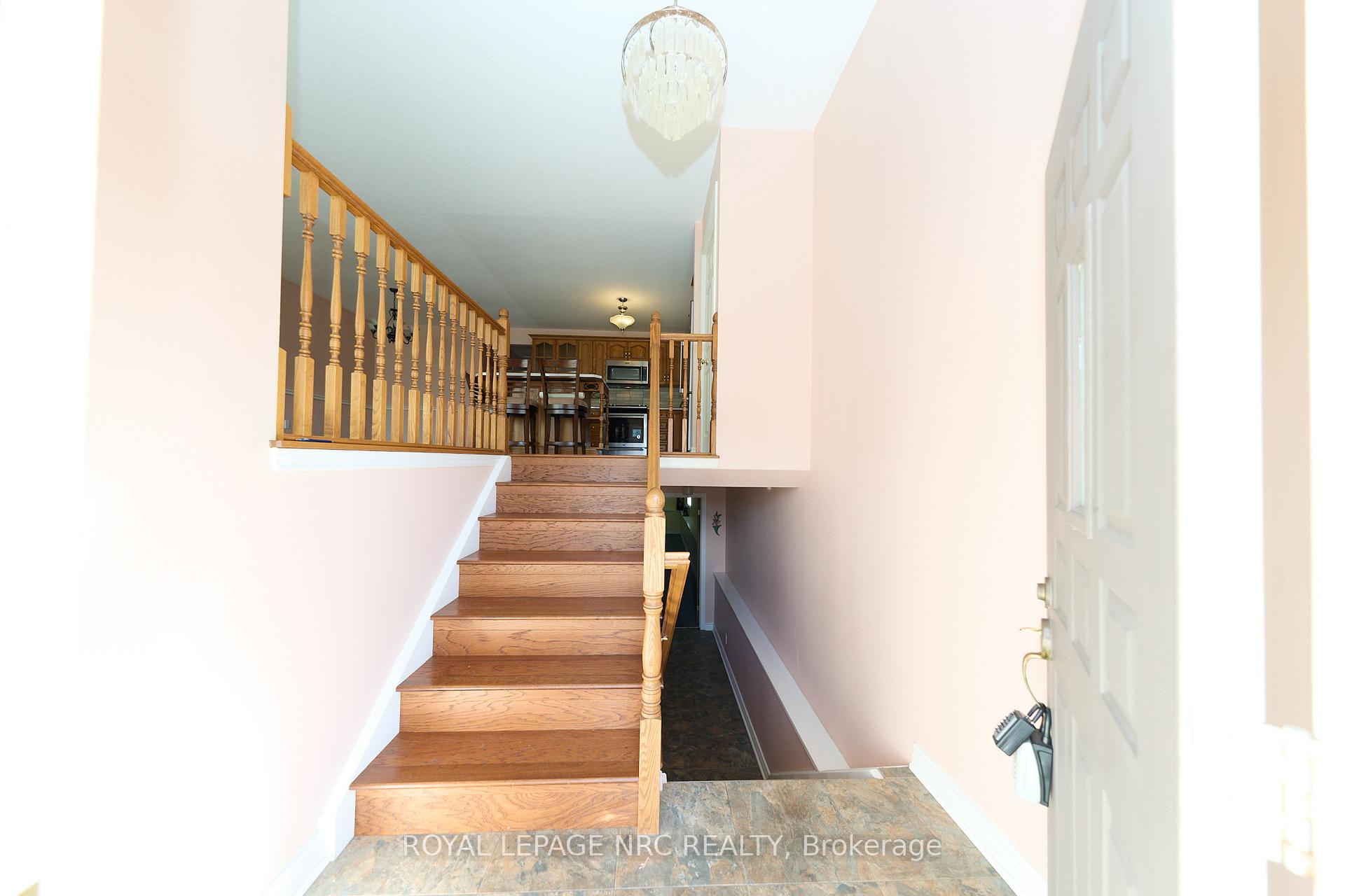 Photo 15 of 32 Wilton Avenue, Welland, Broadway — HOMEH