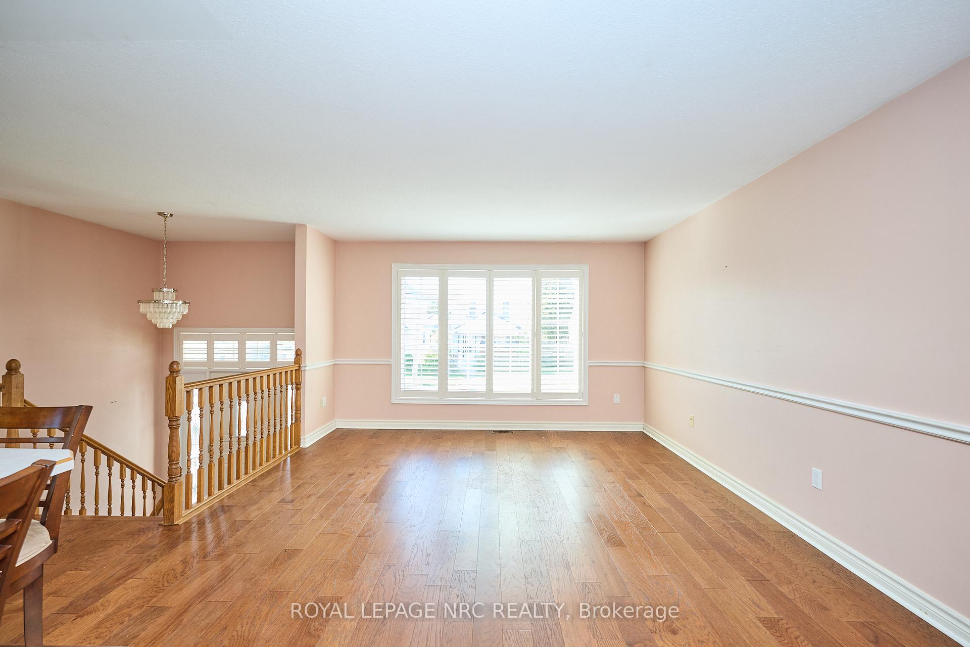 Photo 16 of 32 Wilton Avenue, Welland, Broadway — HOMEH