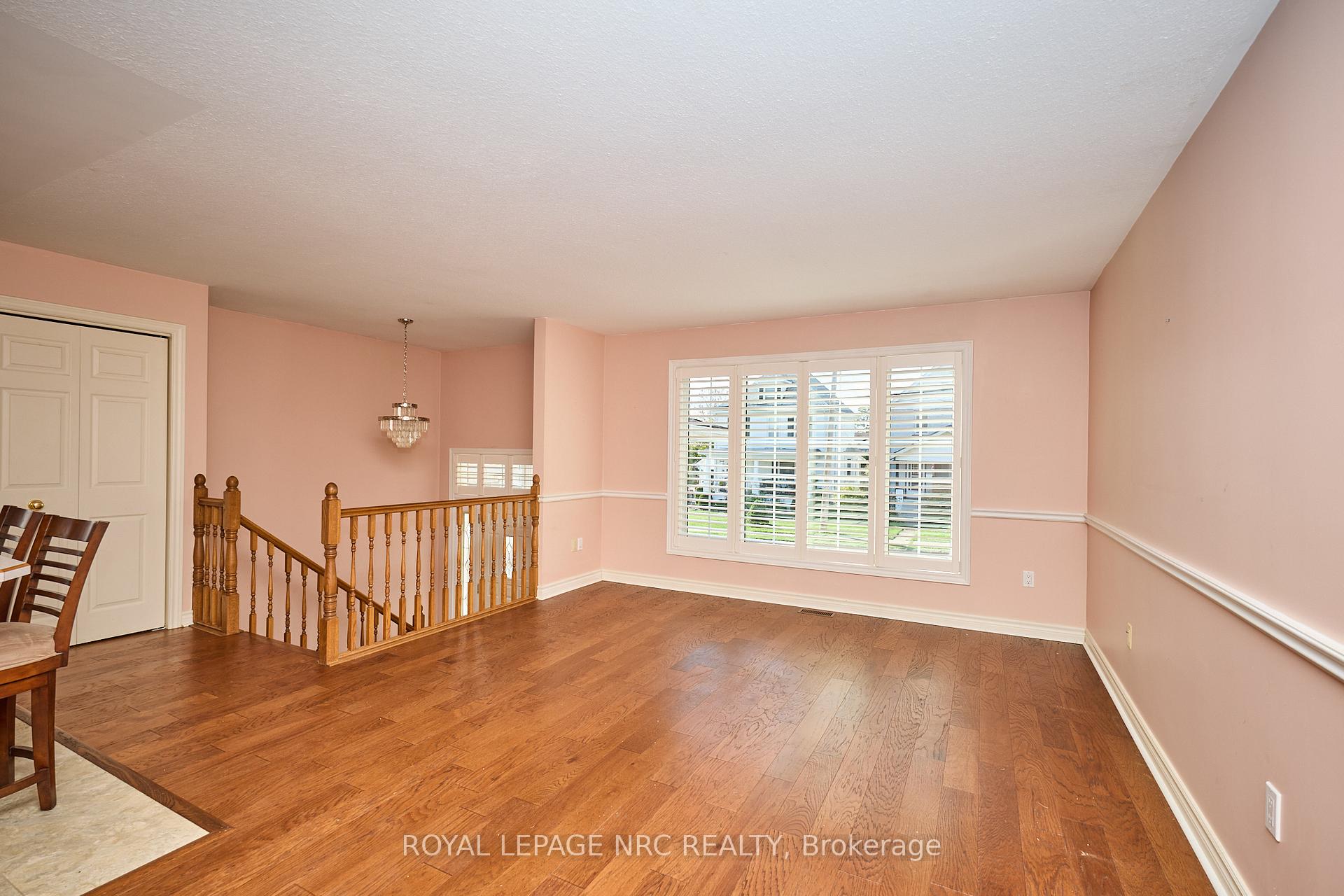 Photo 17 of 32 Wilton Avenue, Welland, Broadway — HOMEH