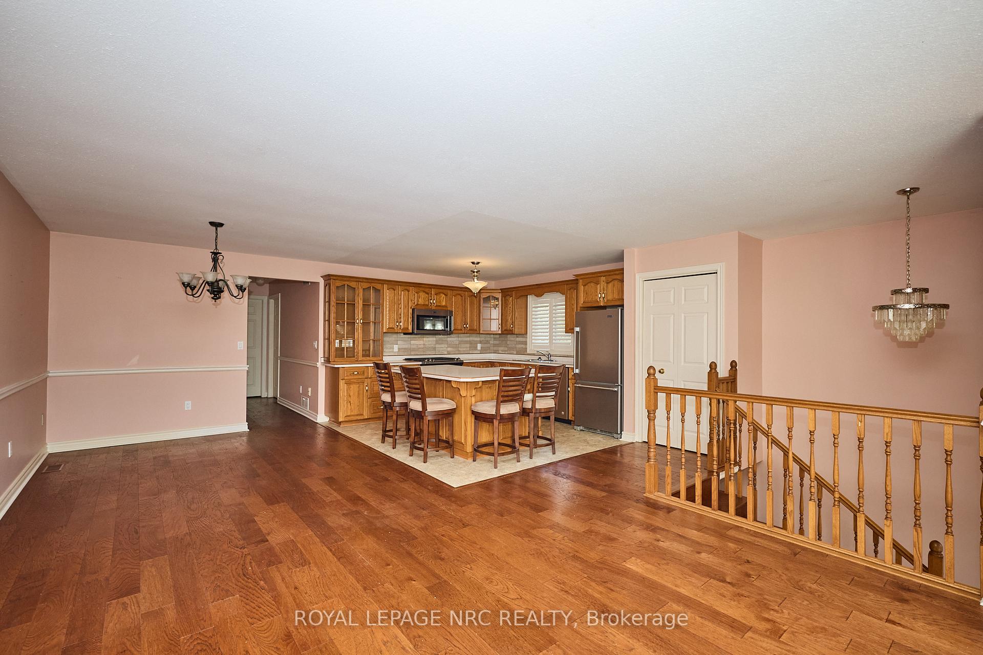 Photo 18 of 32 Wilton Avenue, Welland, Broadway — HOMEH