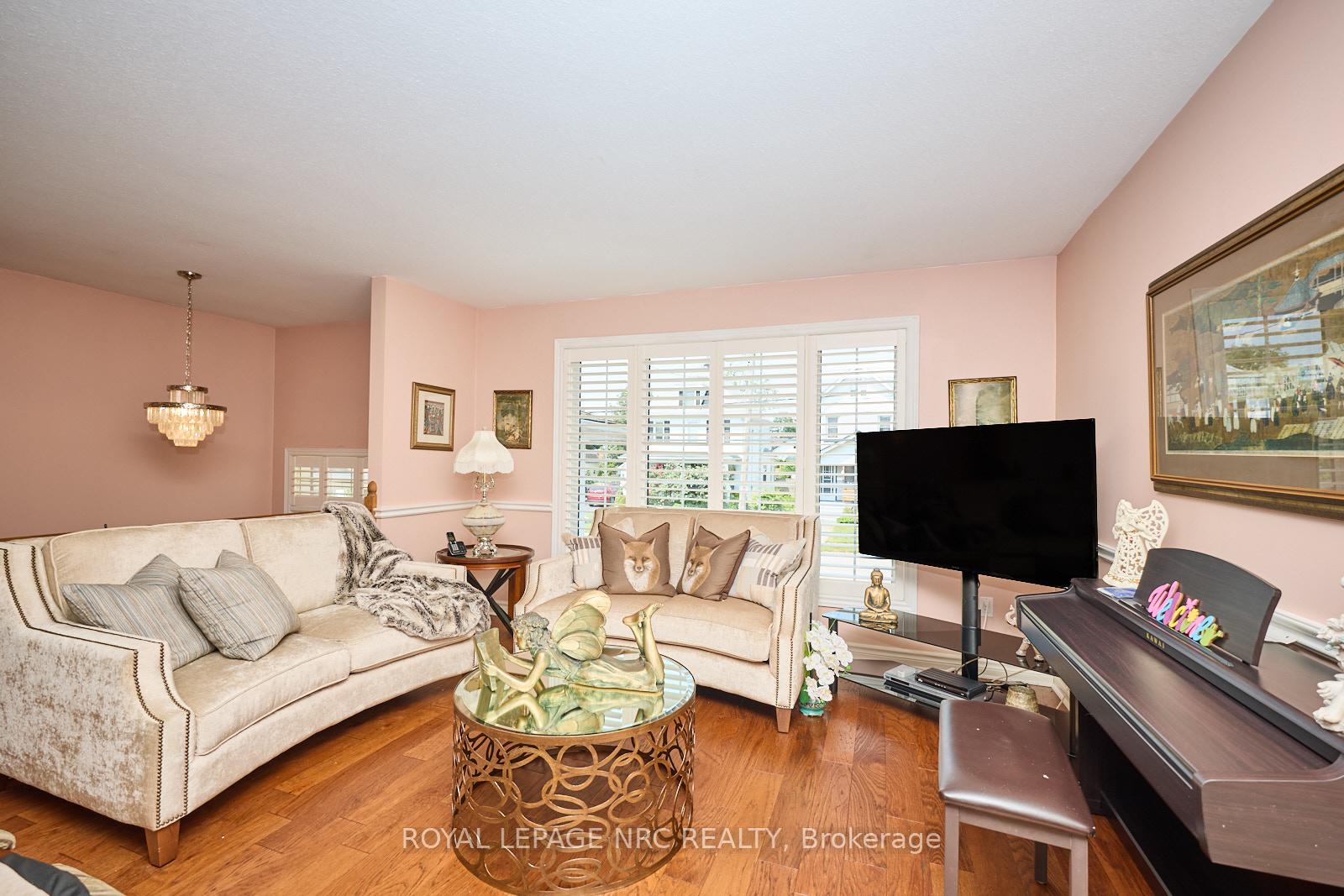 Photo 19 of 32 Wilton Avenue, Welland, Broadway — HOMEH