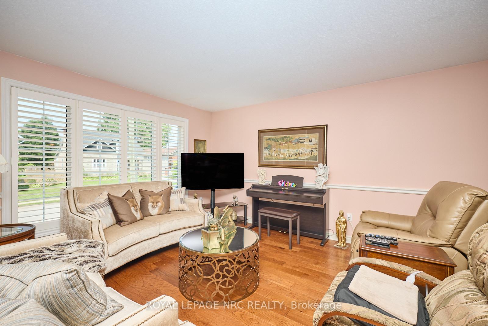 Photo 20 of 32 Wilton Avenue, Welland, Broadway — HOMEH