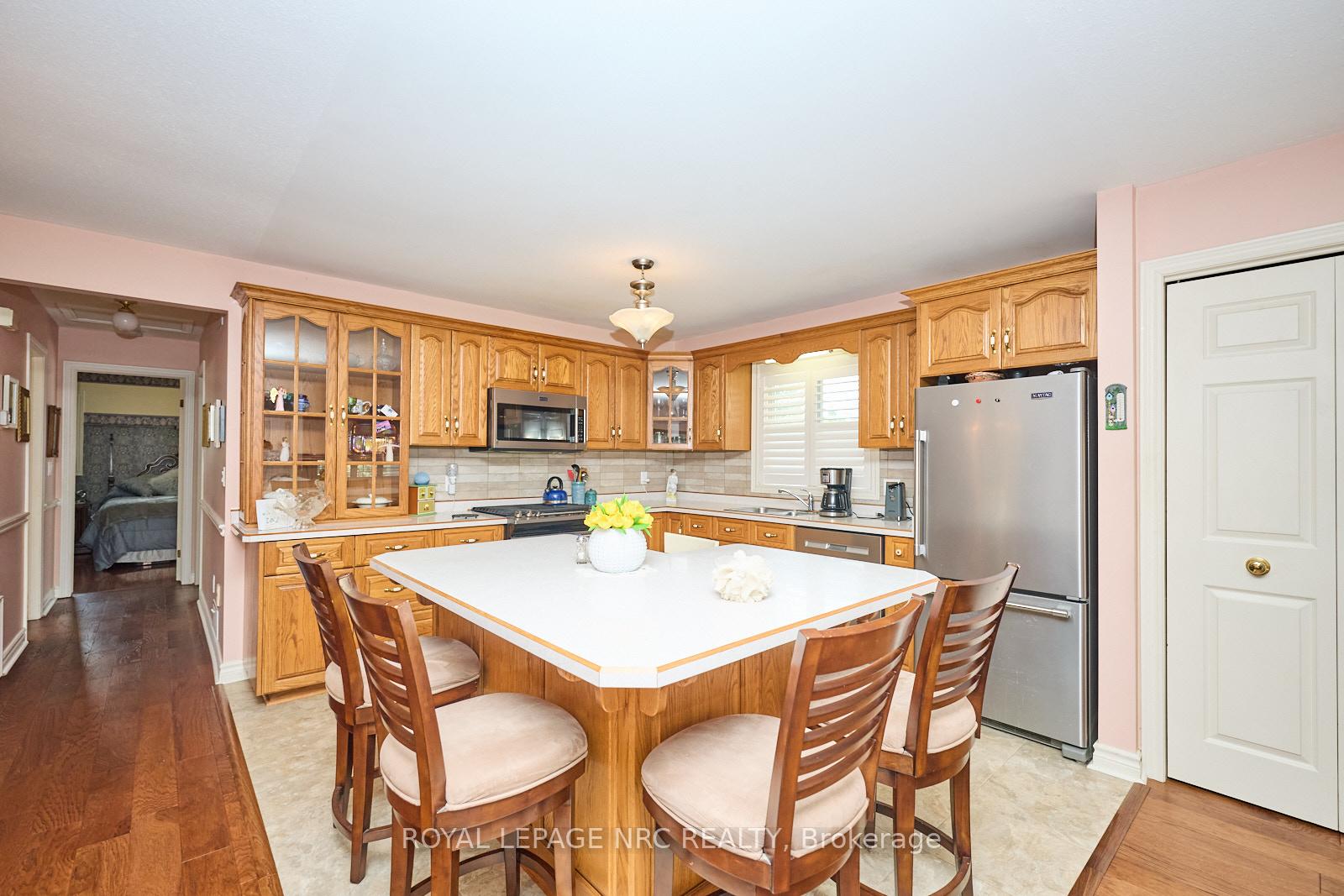 Photo 21 of 32 Wilton Avenue, Welland, Broadway — HOMEH