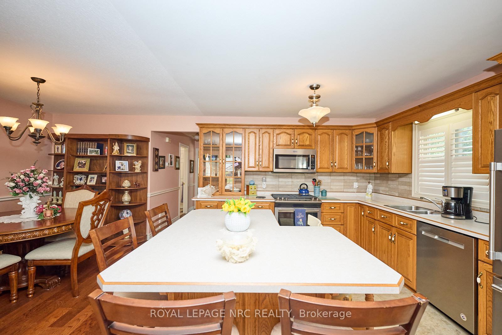 Photo 24 of 32 Wilton Avenue, Welland, Broadway — HOMEH