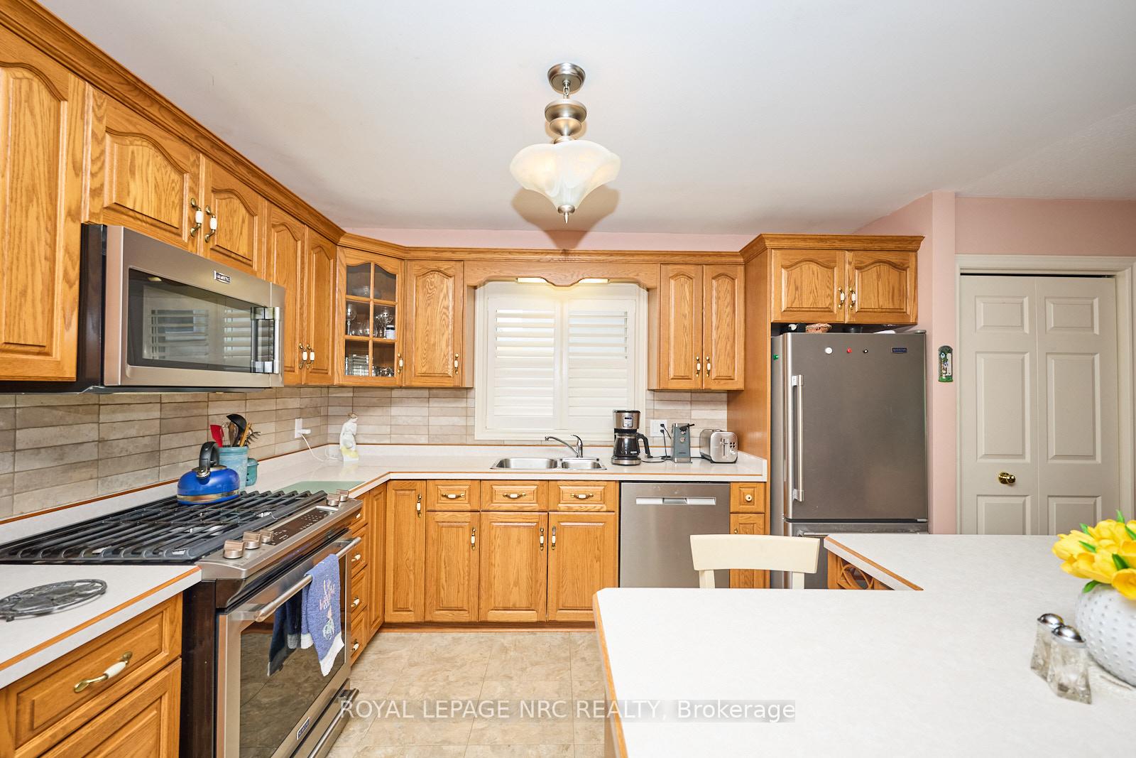 Photo 26 of 32 Wilton Avenue, Welland, Broadway — HOMEH