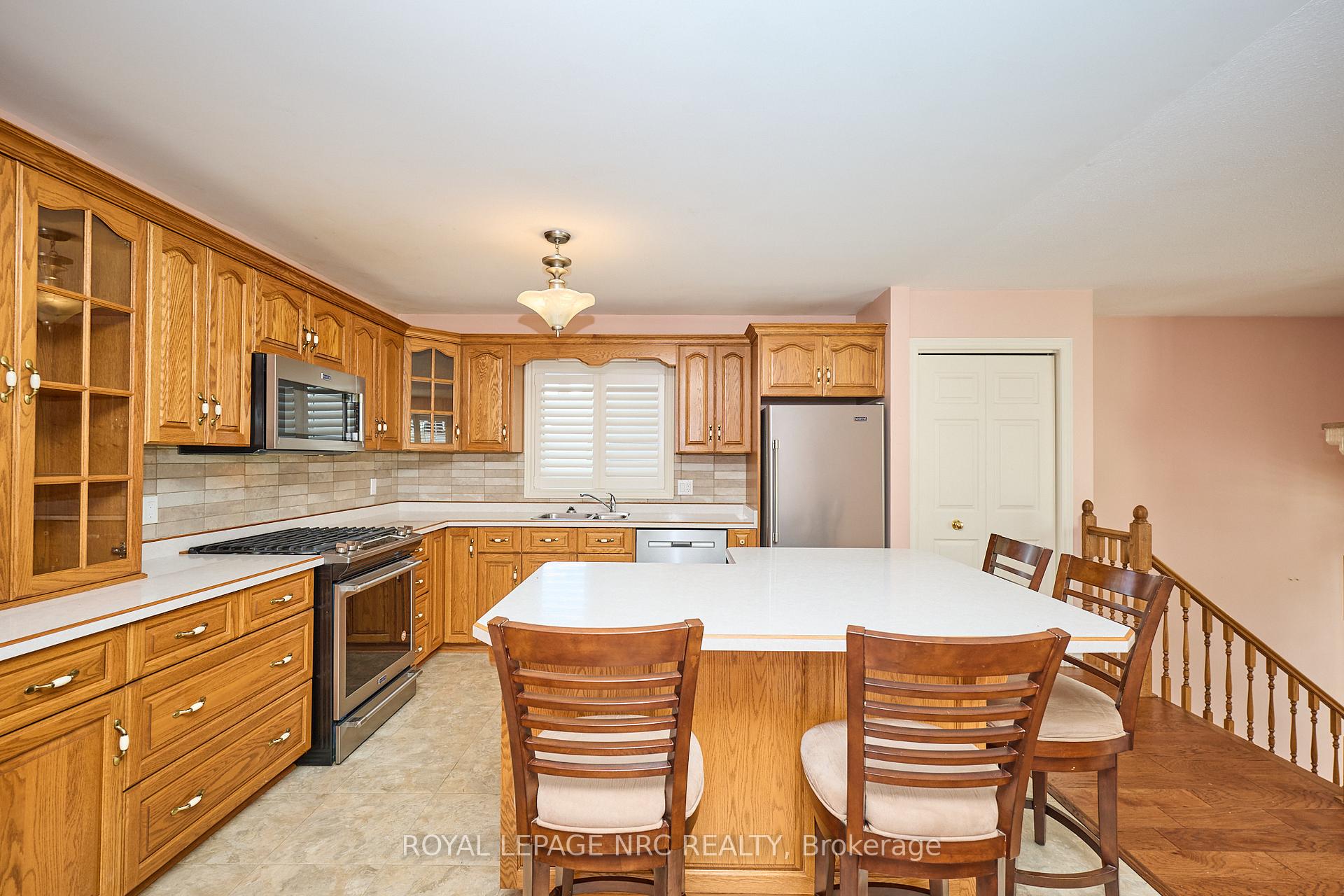 Photo 28 of 32 Wilton Avenue, Welland, Broadway — HOMEH