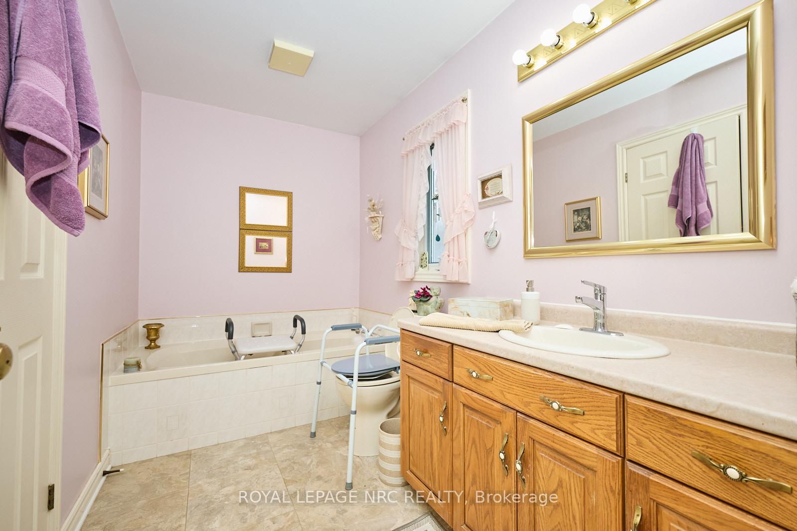 Photo 31 of 32 Wilton Avenue, Welland, Broadway — HOMEH