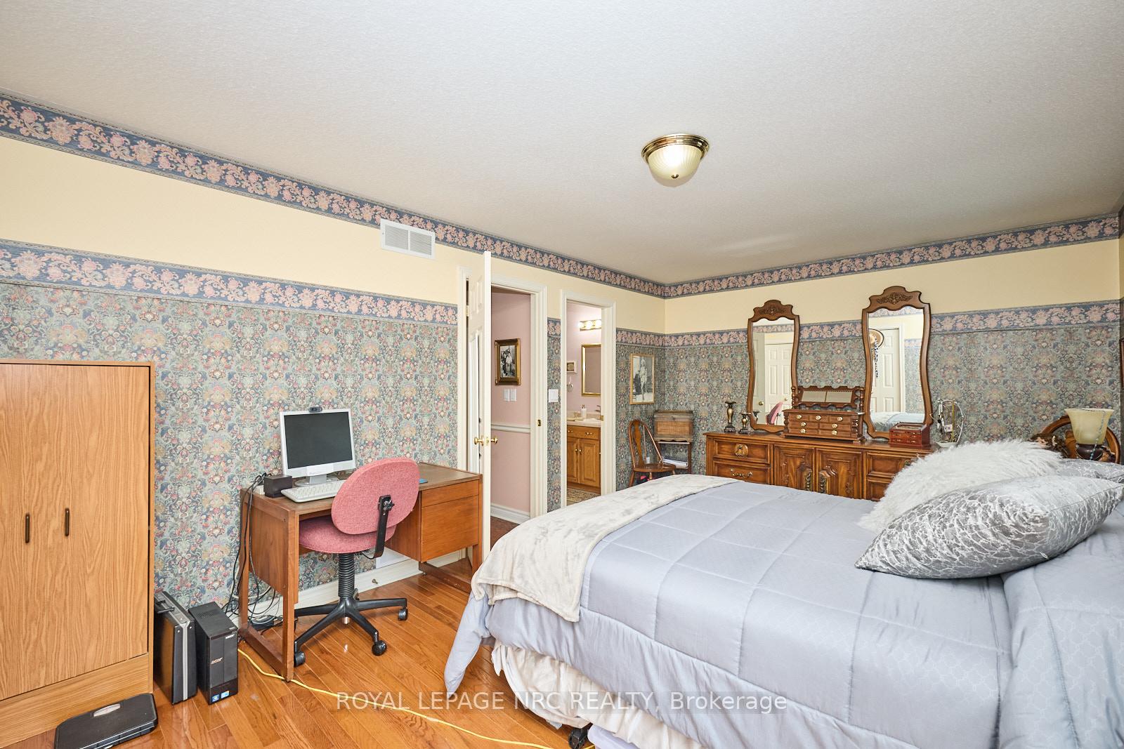 Photo 35 of 32 Wilton Avenue, Welland, Broadway — HOMEH