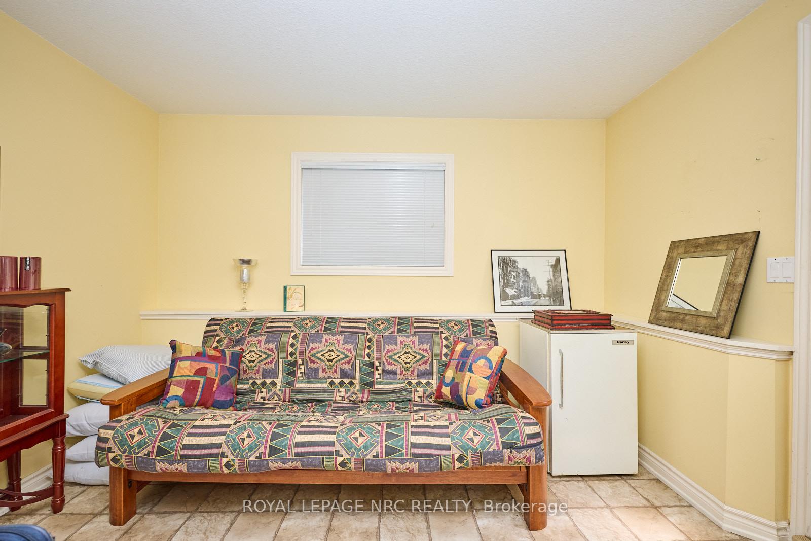 Photo 39 of 32 Wilton Avenue, Welland, Broadway — HOMEH