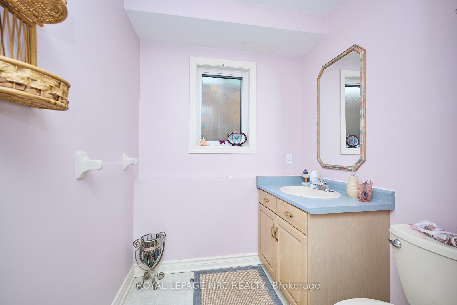 Photo 42 of 32 Wilton Avenue, Welland, Broadway — HOMEH