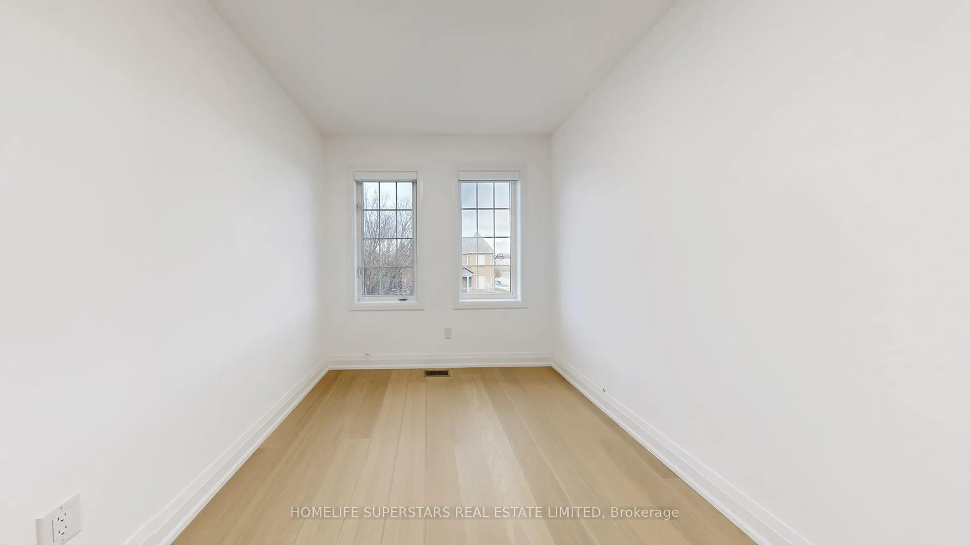 Photo 32 of 3 Playfair Road, Whitby, Downtown Whitby — HOMEH