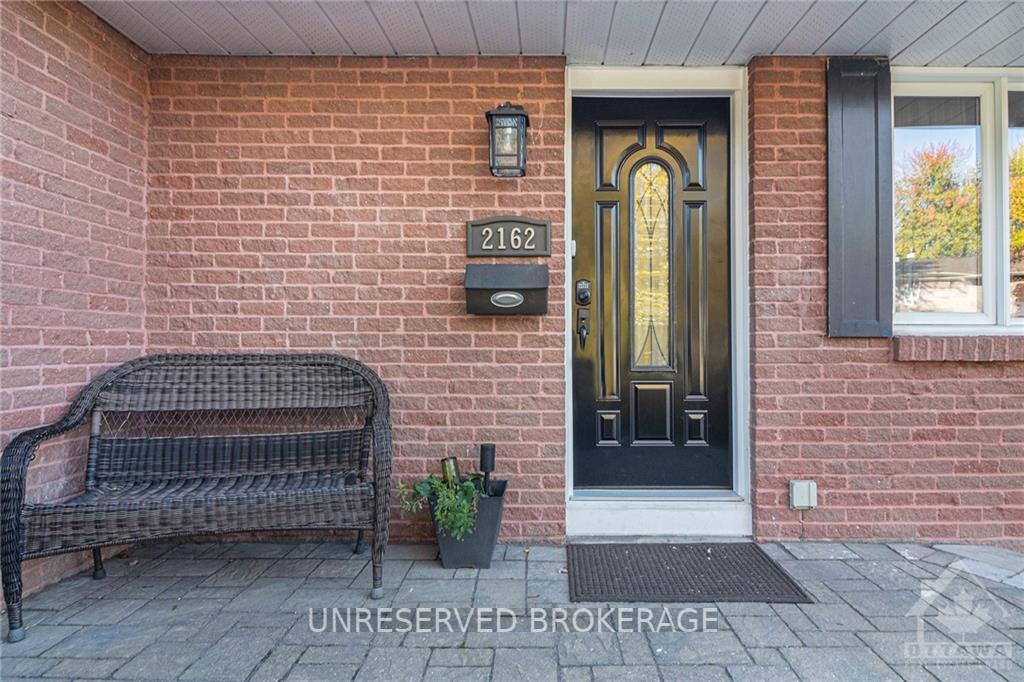 Photo 3 of 2162 Fillmore Crescent, Ottawa, Beacon Hill North — HOMEH