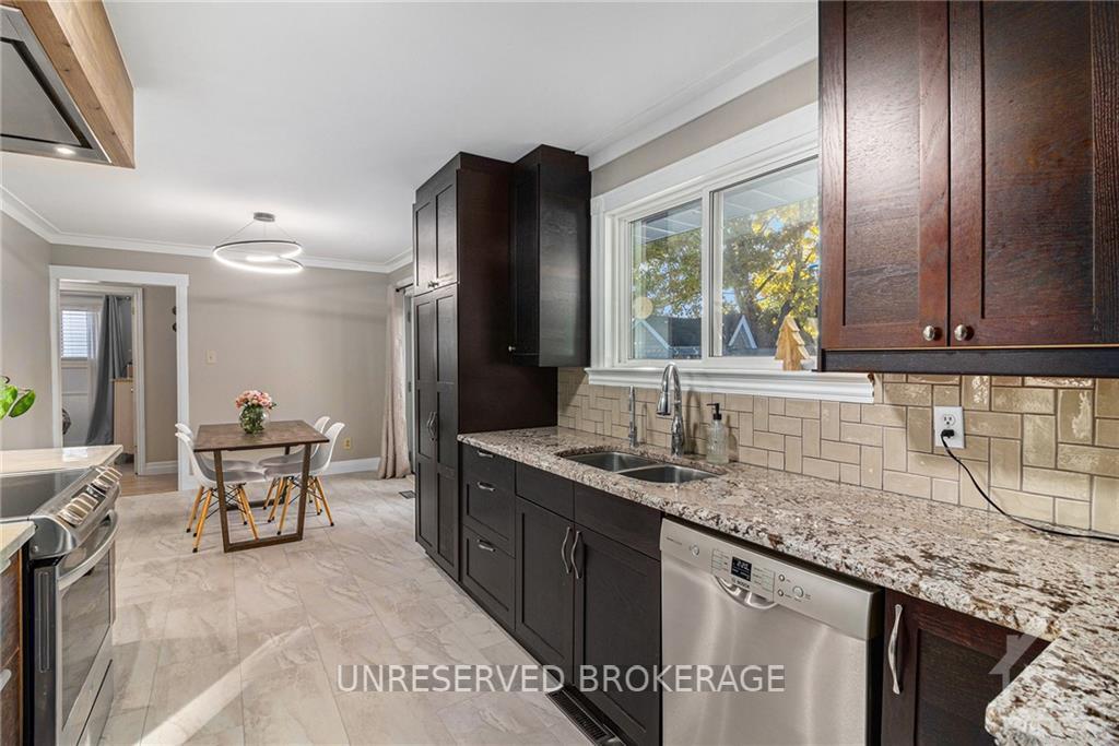 Photo 12 of 2162 Fillmore Crescent, Ottawa, Beacon Hill North — HOMEH