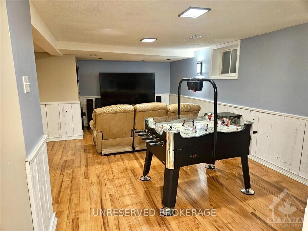 Photo 17 of 2162 Fillmore Crescent, Ottawa, Beacon Hill North — HOMEH