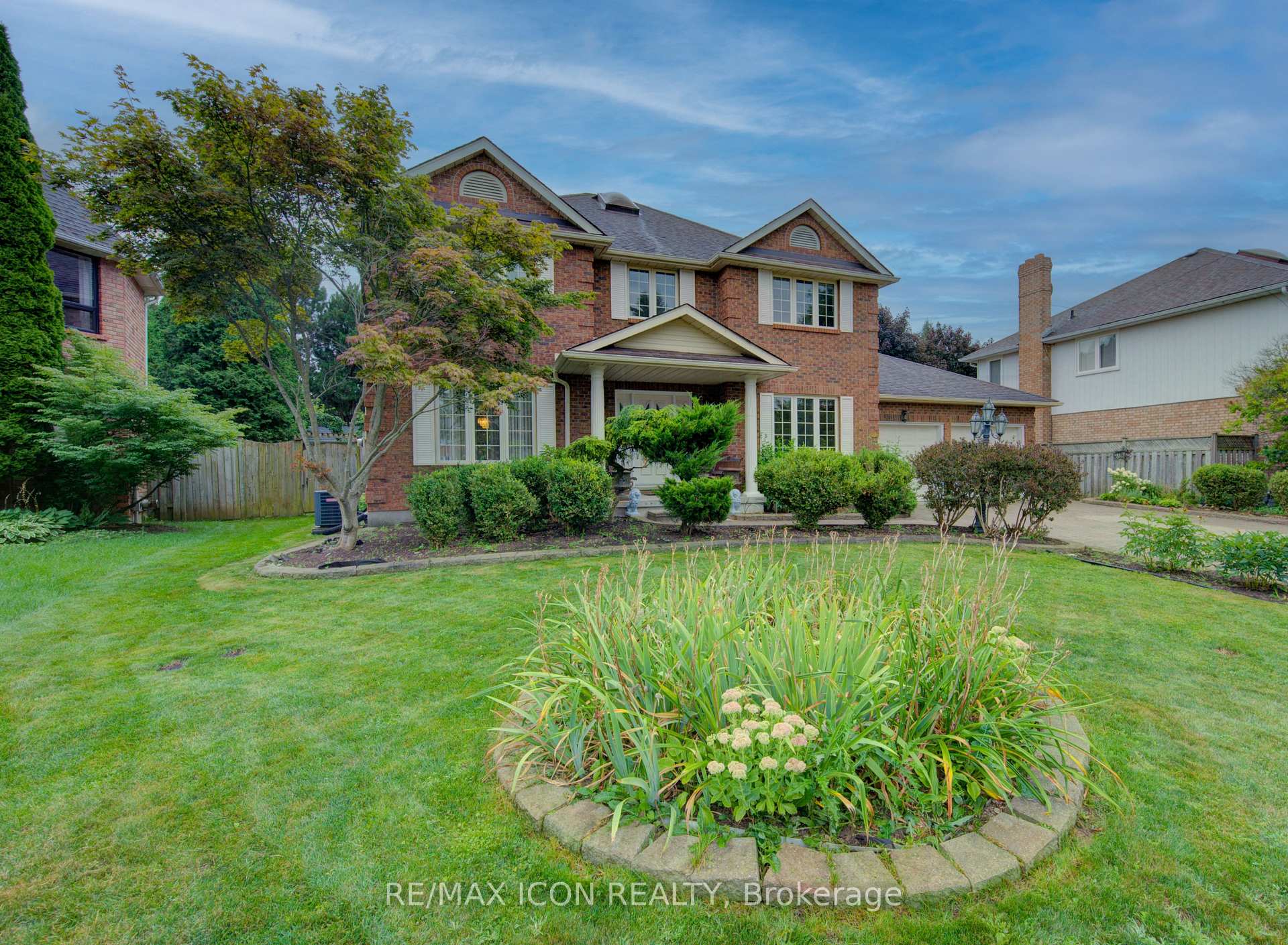 Photo 2 of 531 Sandbrooke Court, Waterloo — HOMEH