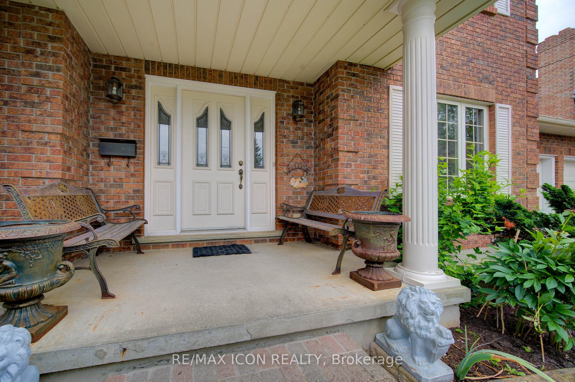 Photo 3 of 531 Sandbrooke Court, Waterloo — HOMEH