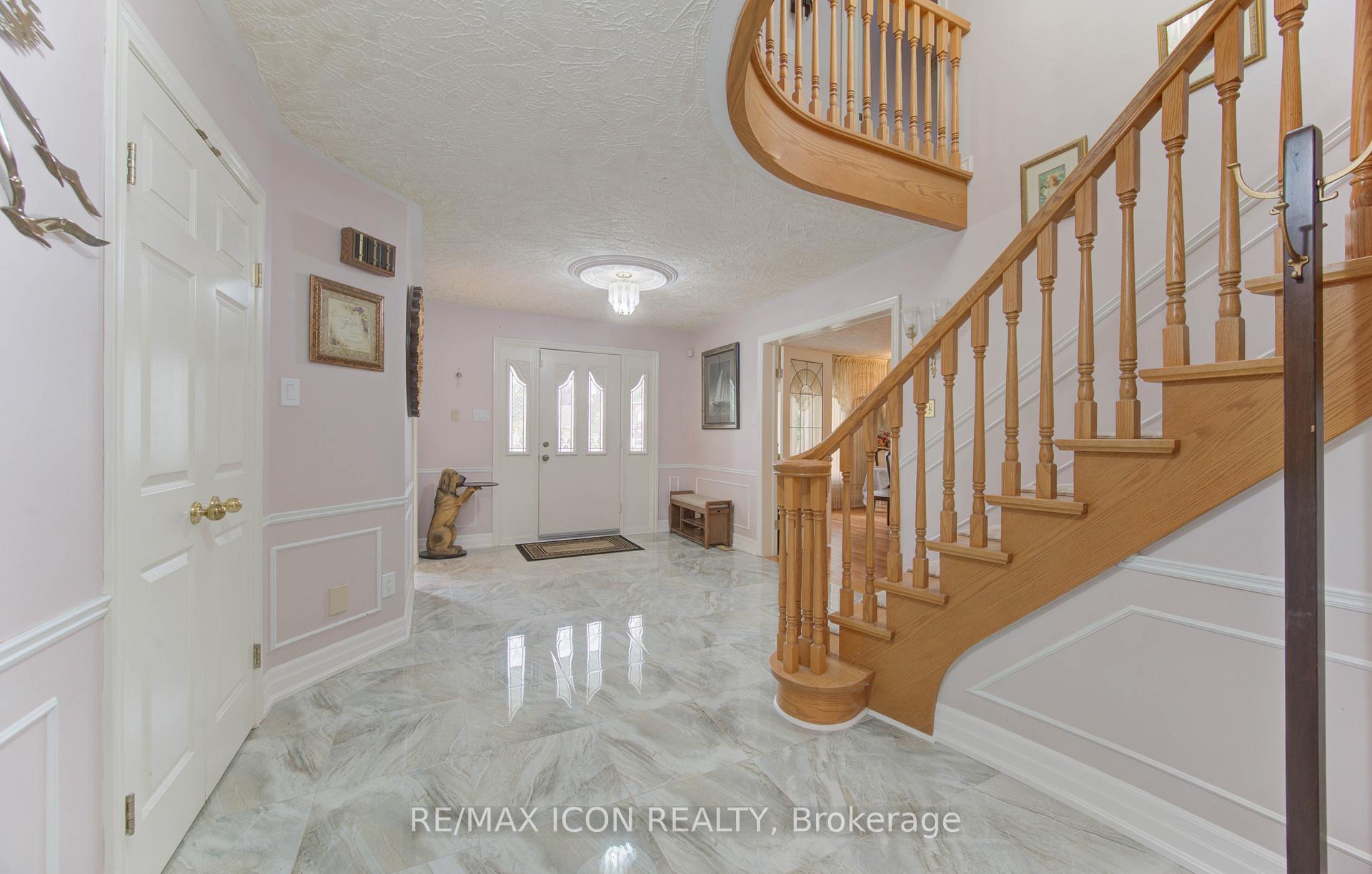 Photo 7 of 531 Sandbrooke Court, Waterloo — HOMEH