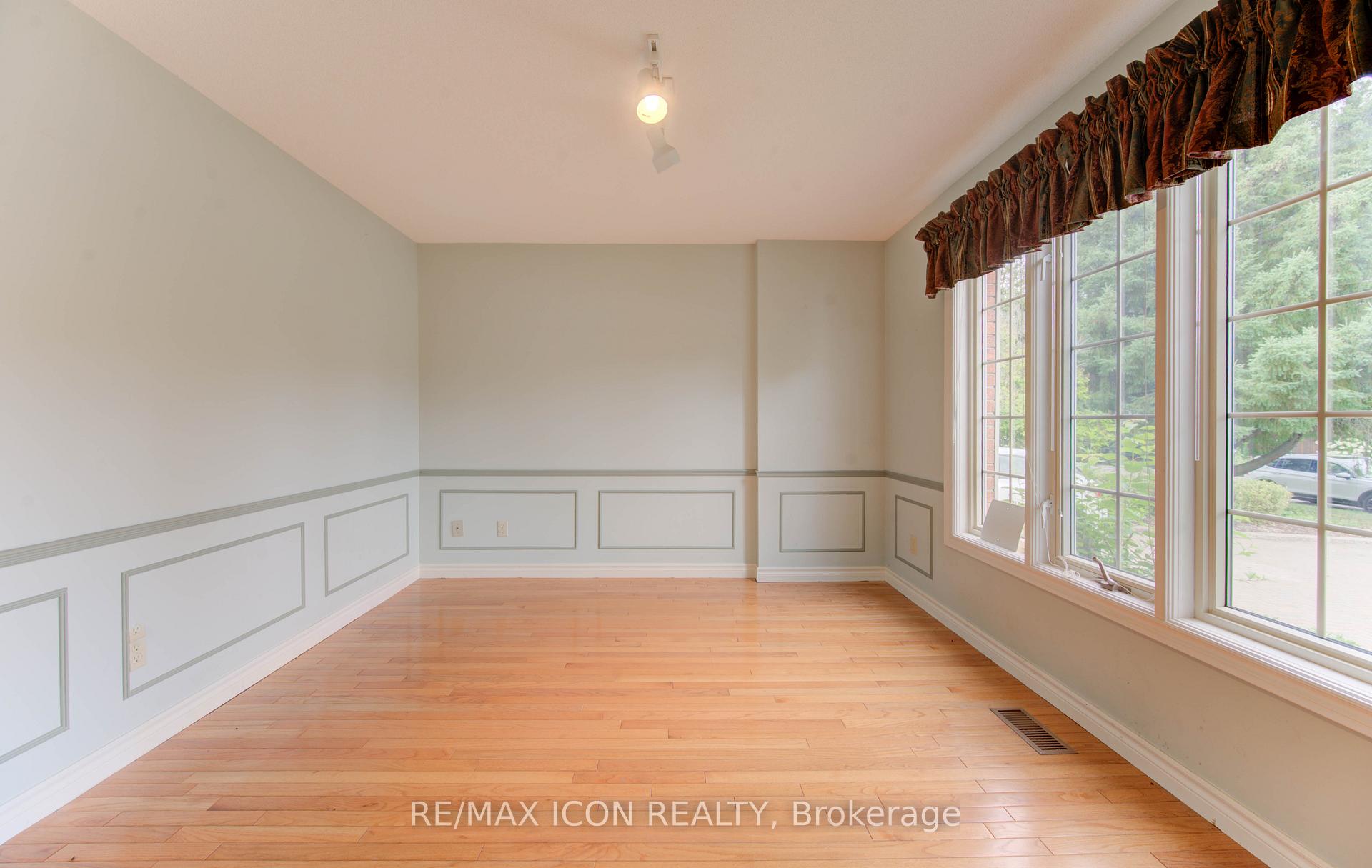 Photo 10 of 531 Sandbrooke Court, Waterloo — HOMEH