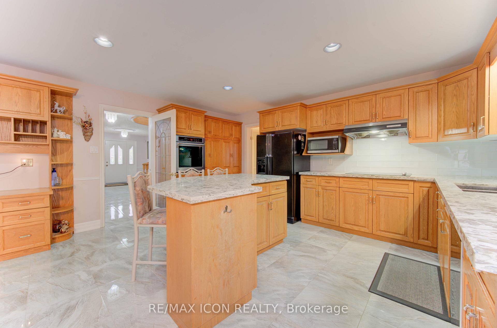Photo 13 of 531 Sandbrooke Court, Waterloo — HOMEH