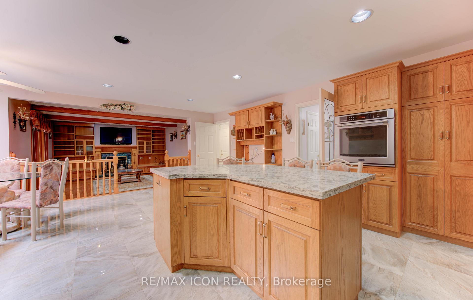 Photo 14 of 531 Sandbrooke Court, Waterloo — HOMEH