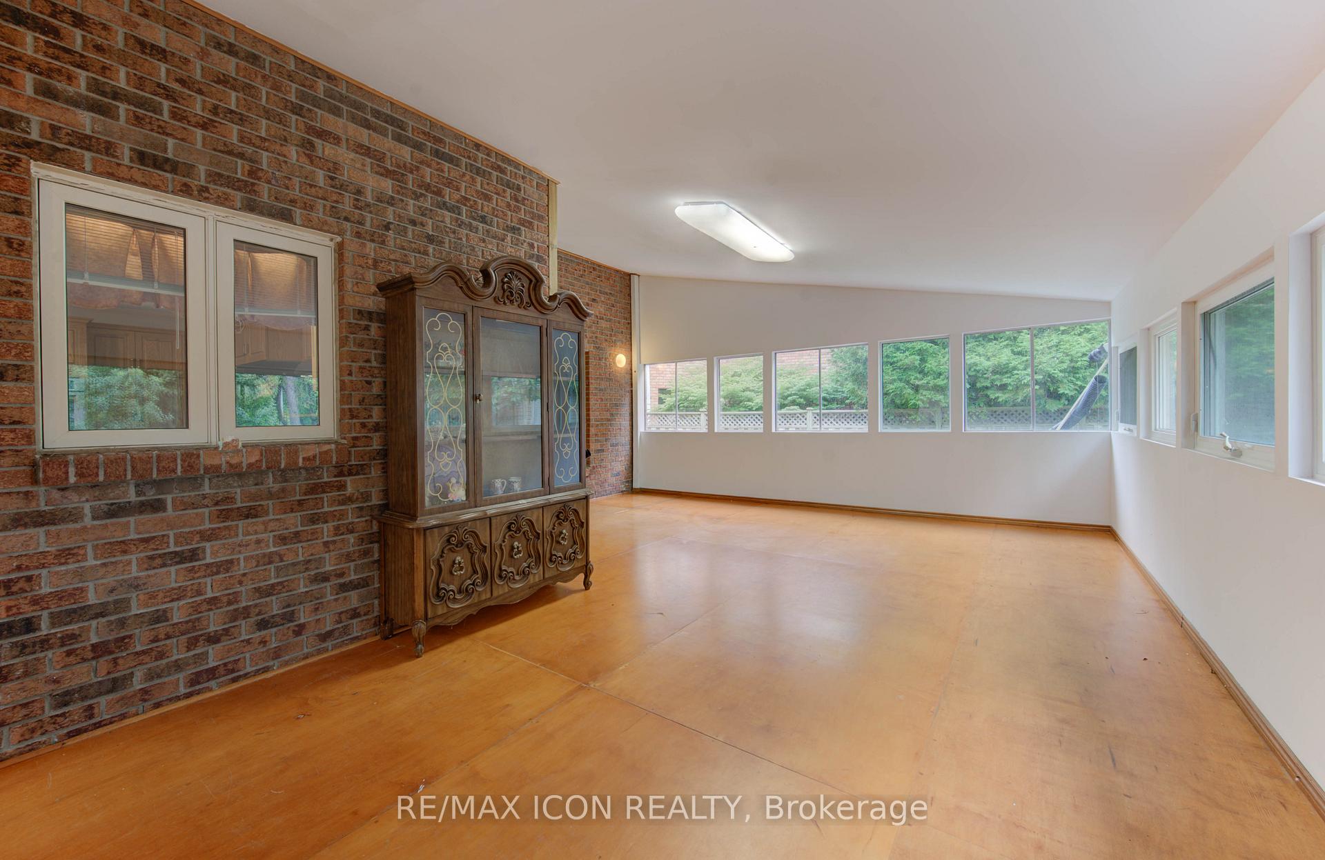 Photo 20 of 531 Sandbrooke Court, Waterloo — HOMEH