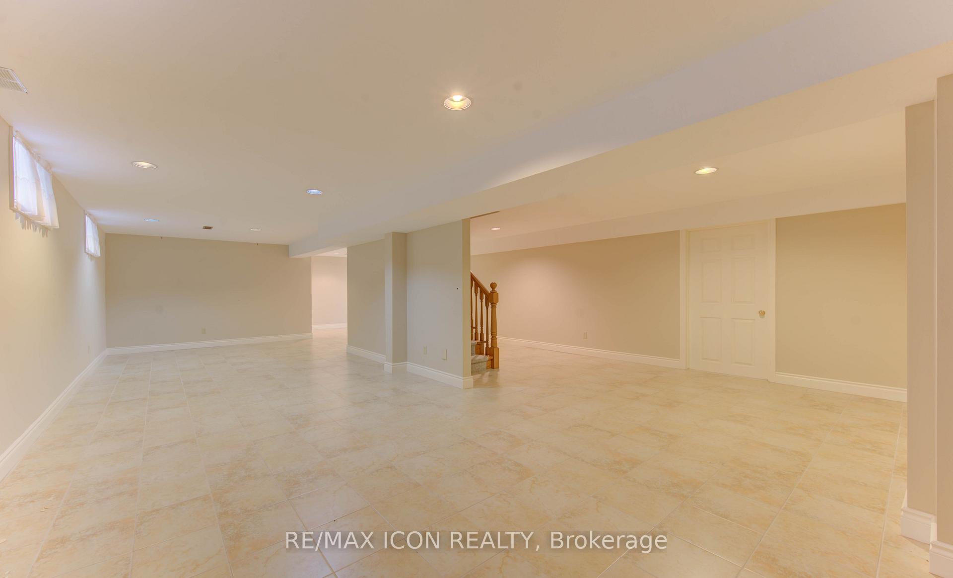 Photo 32 of 531 Sandbrooke Court, Waterloo — HOMEH