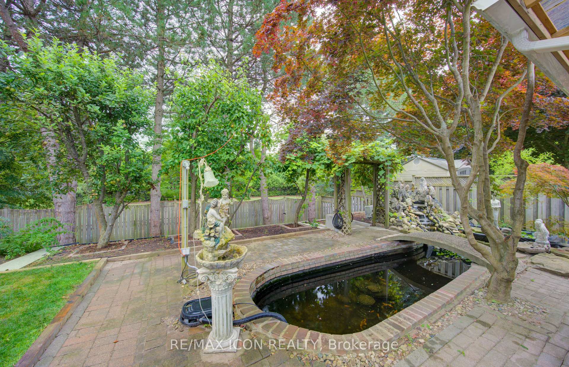 Photo 42 of 531 Sandbrooke Court, Waterloo — HOMEH