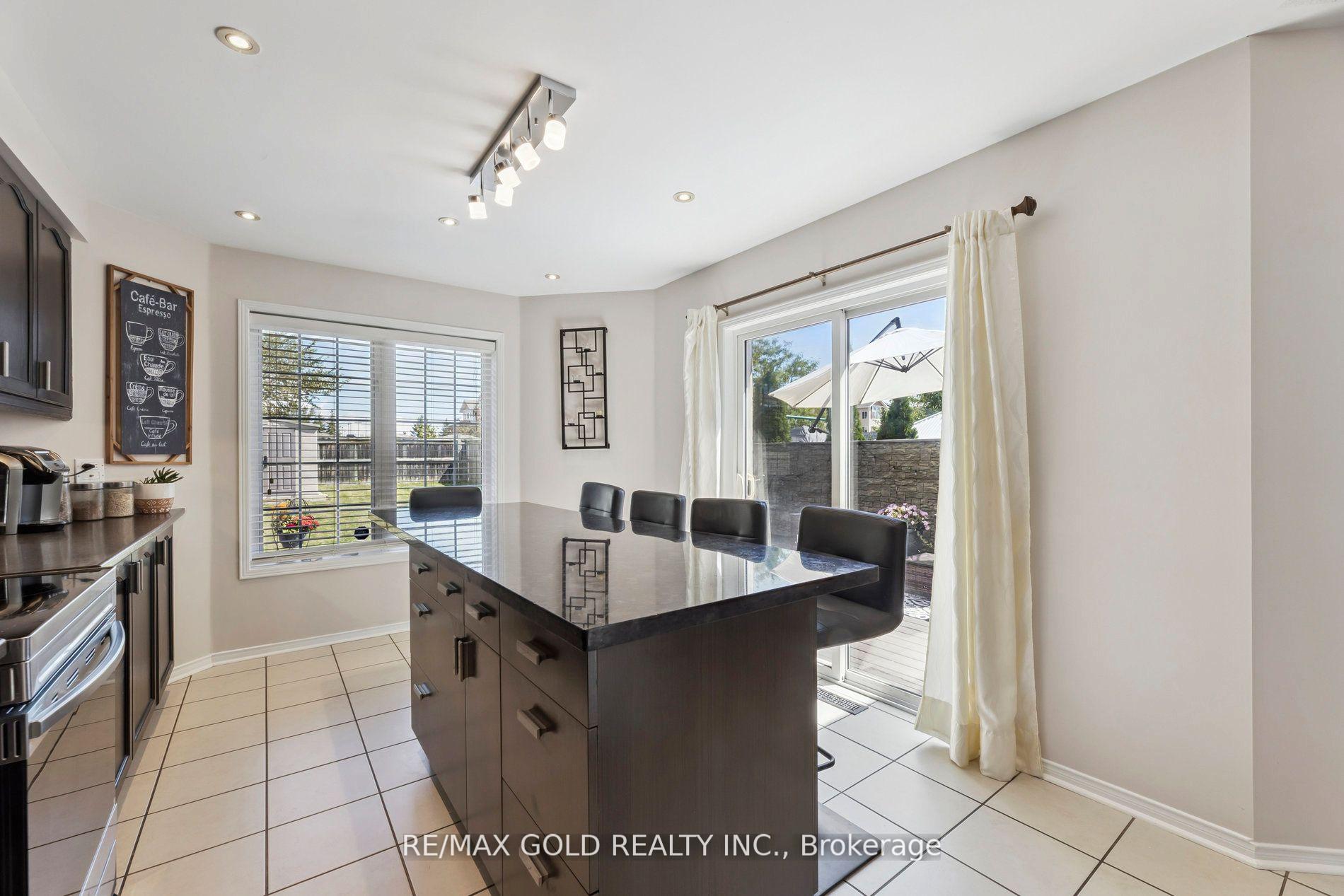 Photo 9 of 15 Blanchard Court, Whitby, Brooklin — HOMEH