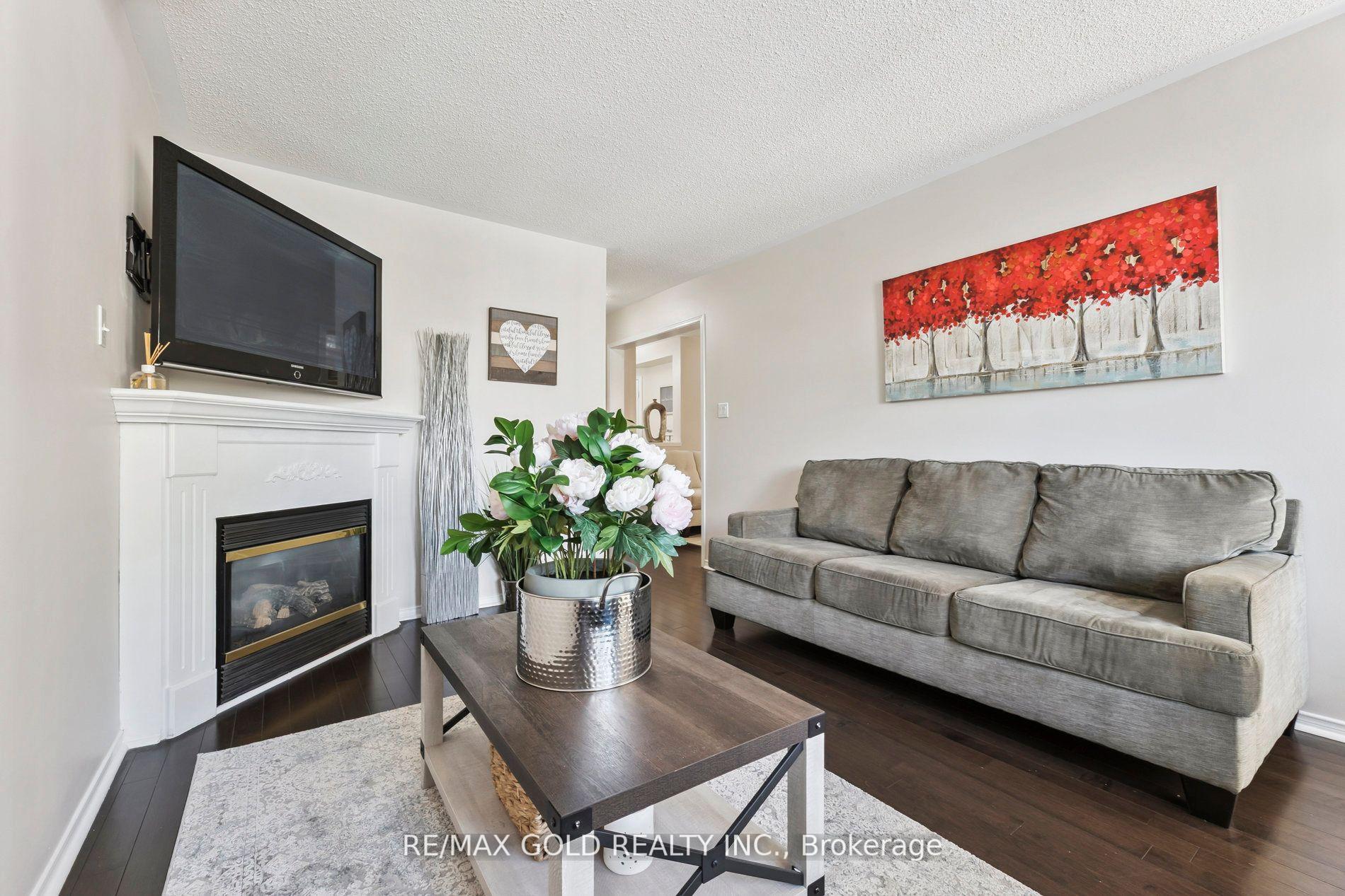 Photo 12 of 15 Blanchard Court, Whitby, Brooklin — HOMEH