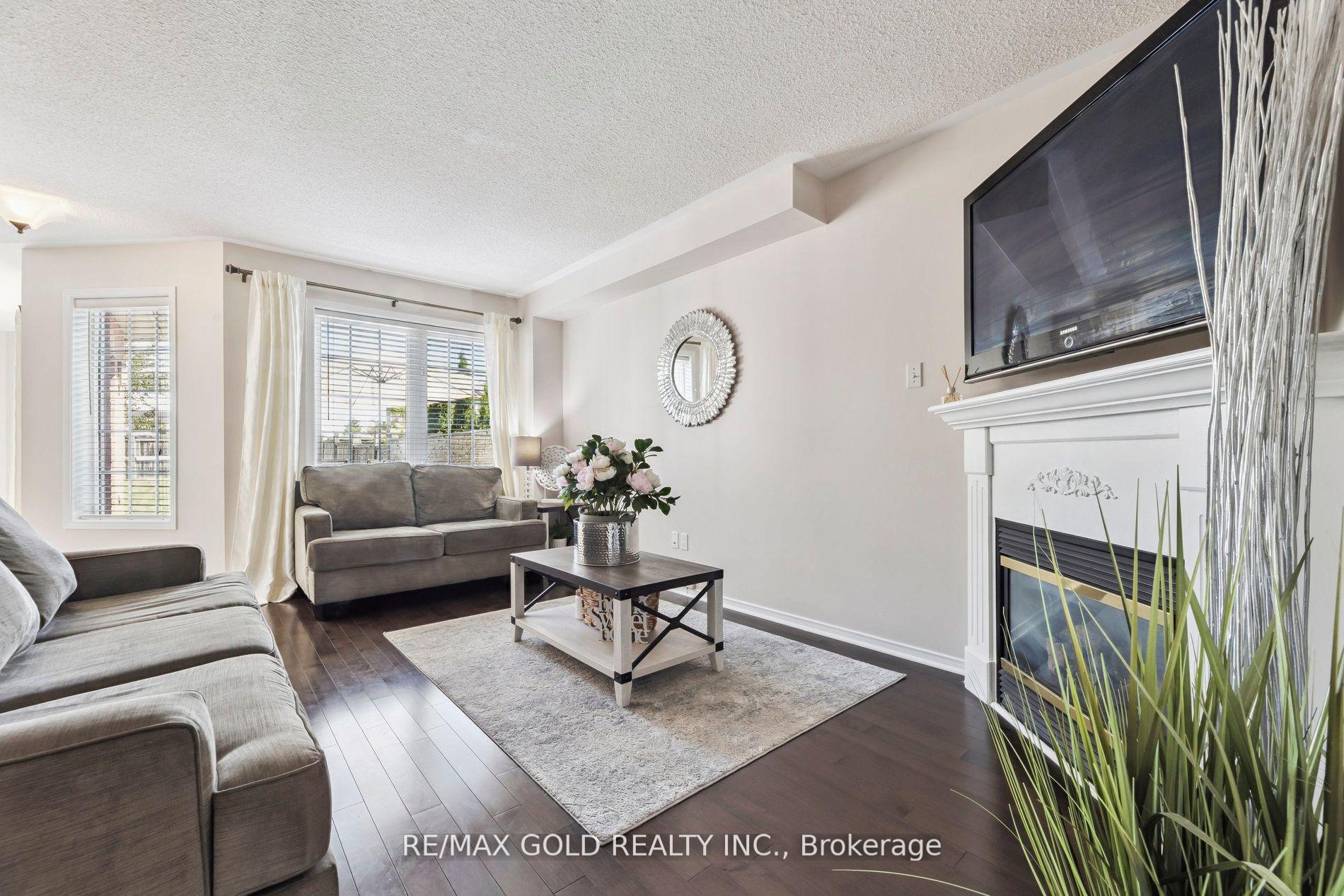 Photo 13 of 15 Blanchard Court, Whitby, Brooklin — HOMEH