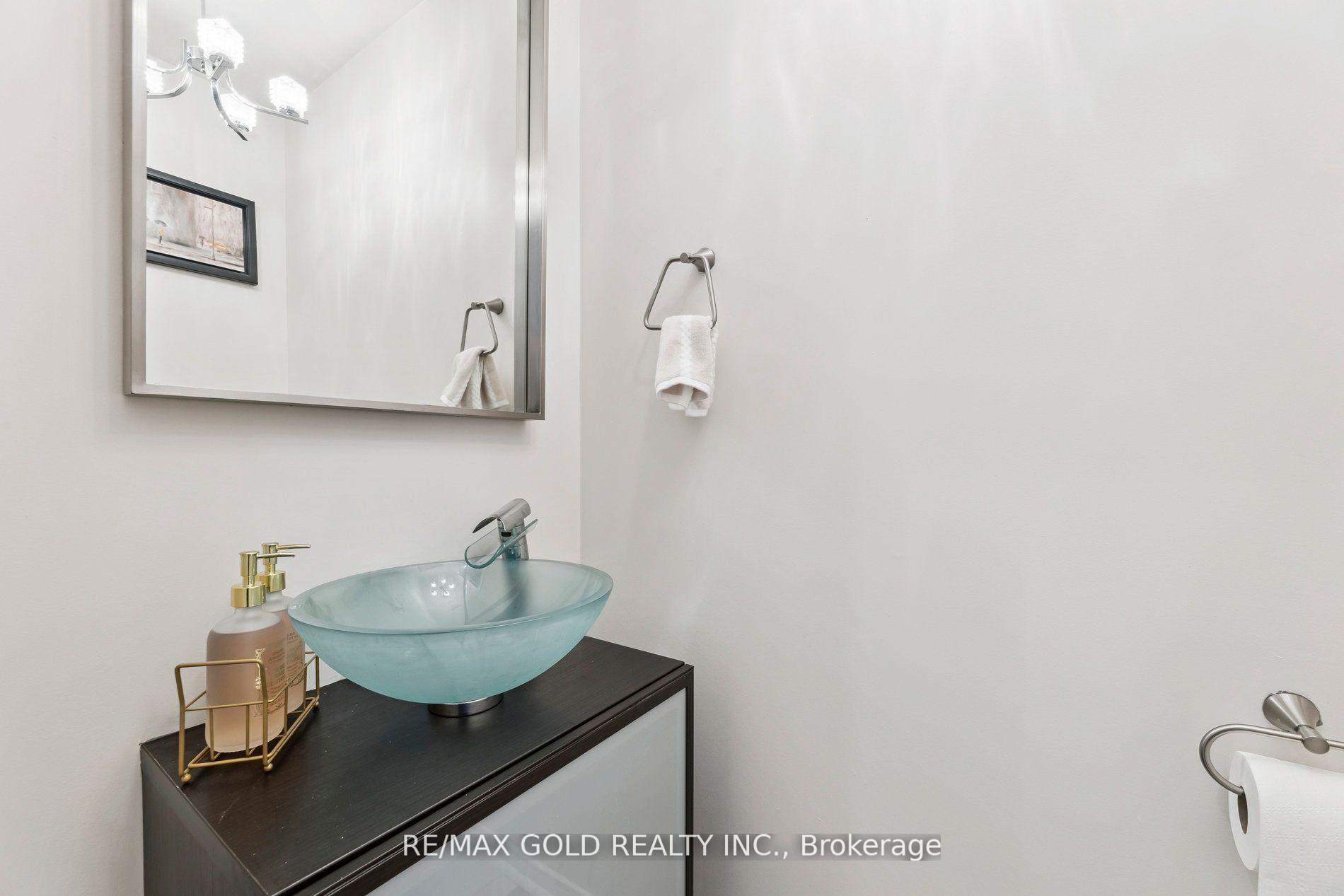 Photo 14 of 15 Blanchard Court, Whitby, Brooklin — HOMEH
