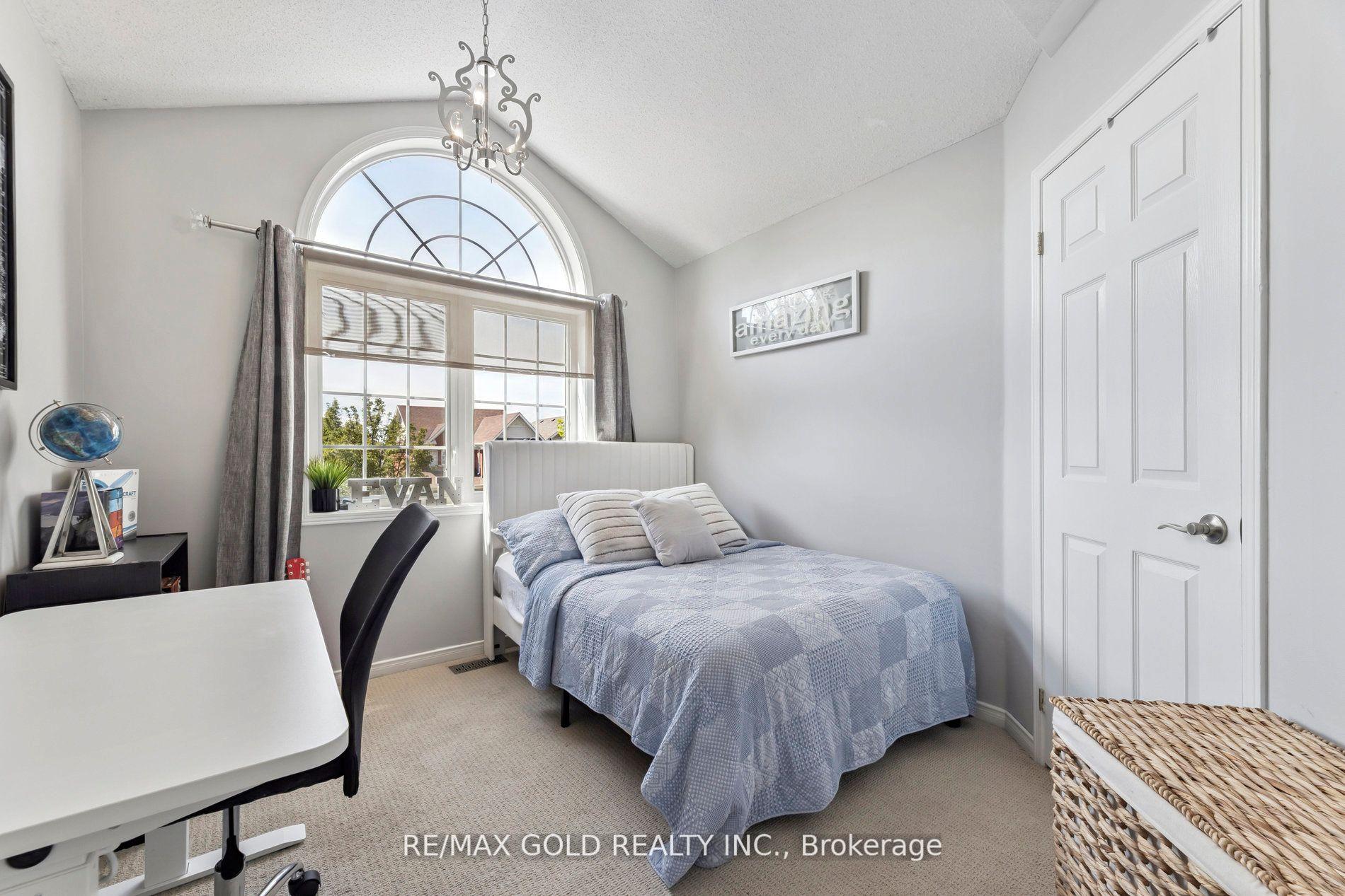 Photo 17 of 15 Blanchard Court, Whitby, Brooklin — HOMEH