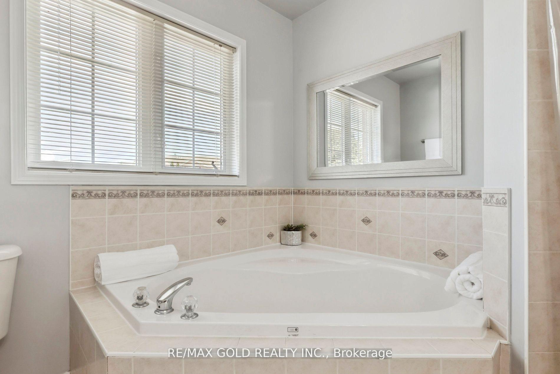 Photo 24 of 15 Blanchard Court, Whitby, Brooklin — HOMEH