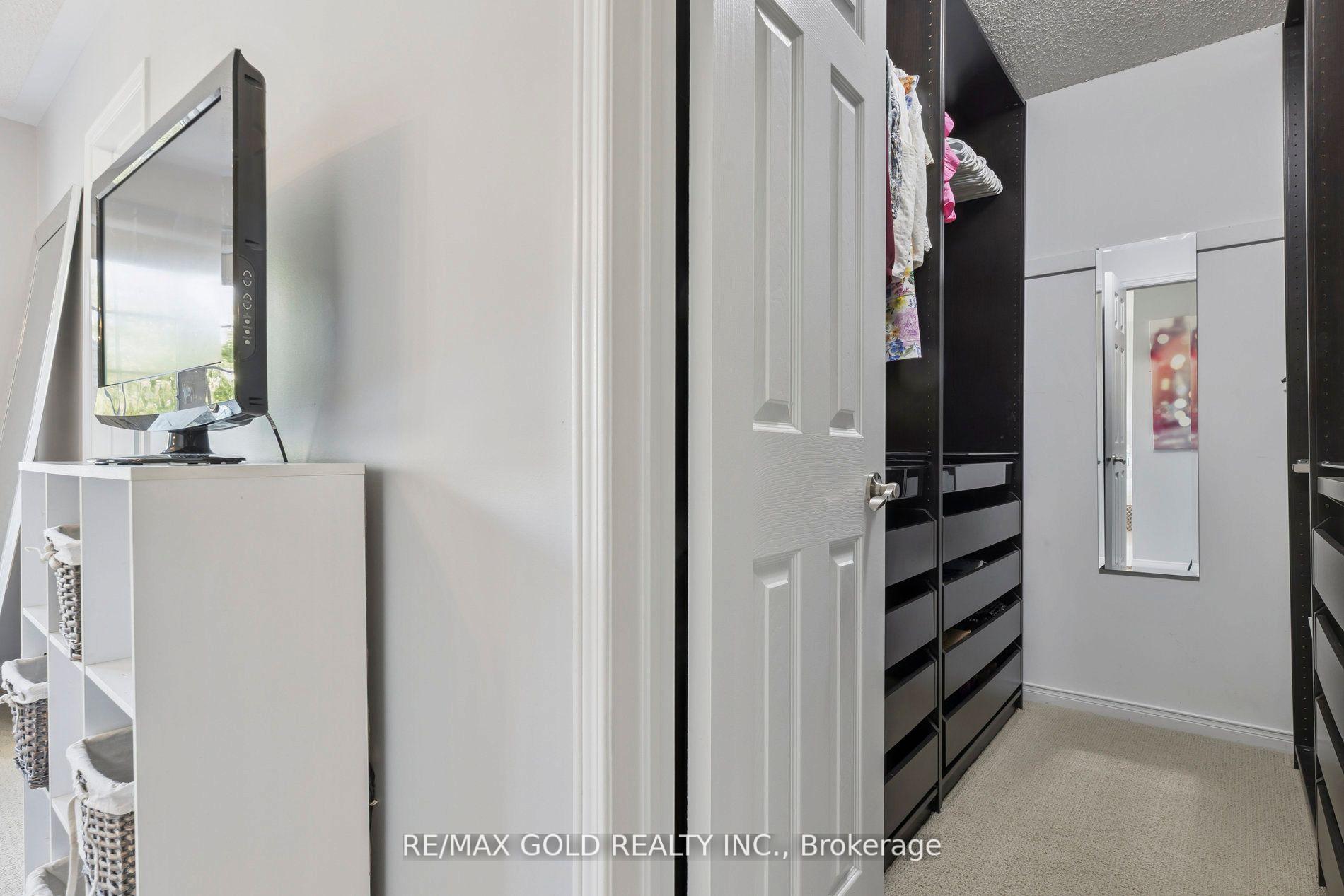 Photo 26 of 15 Blanchard Court, Whitby, Brooklin — HOMEH