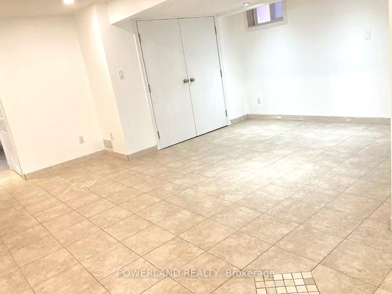 Photo 5 of Unit Basement, 18 Sandfield Drive, Aurora, Aurora Highlands — HOMEH