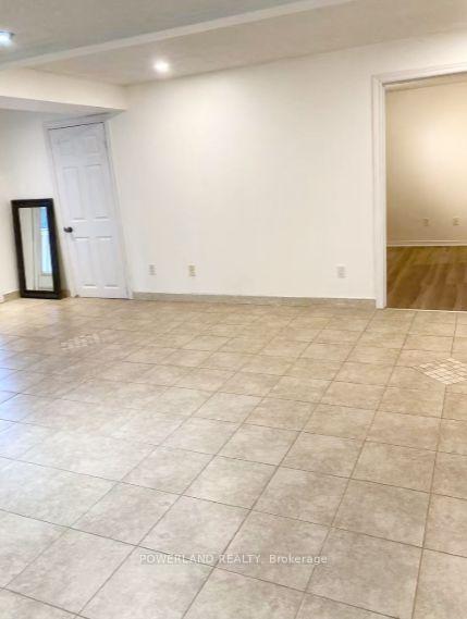 Photo 4 of Unit Basement, 18 Sandfield Drive, Aurora, Aurora Highlands — HOMEH