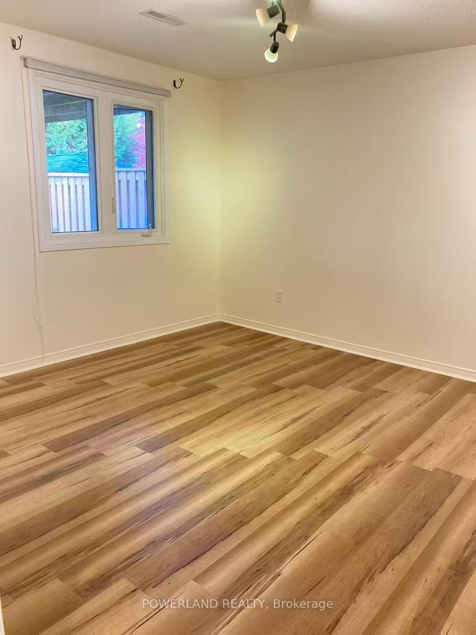 Photo 7 of Unit Basement, 18 Sandfield Drive, Aurora, Aurora Highlands — HOMEH