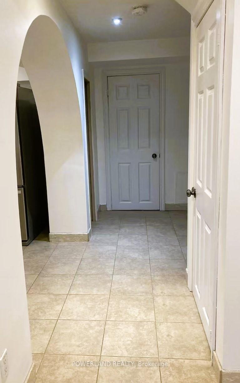 Photo 13 of Unit Basement, 18 Sandfield Drive, Aurora, Aurora Highlands — HOMEH