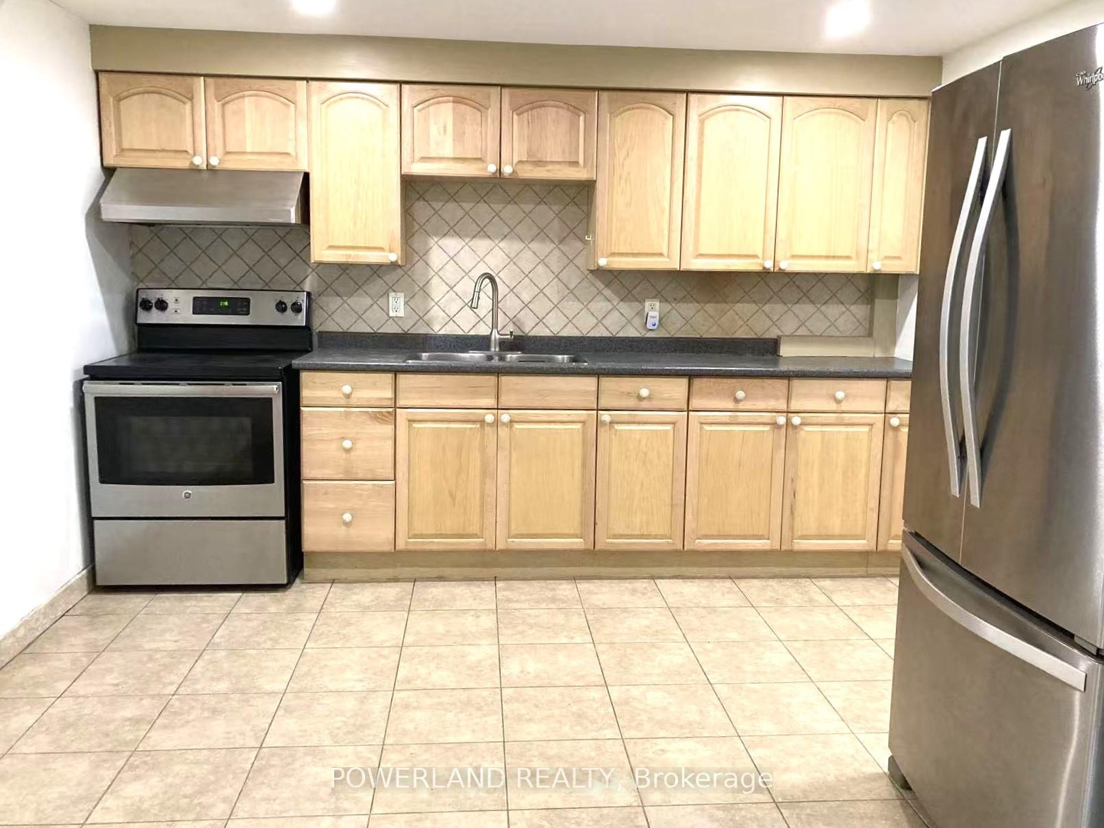 Photo 8 of Unit Basement, 18 Sandfield Drive, Aurora, Aurora Highlands — HOMEH