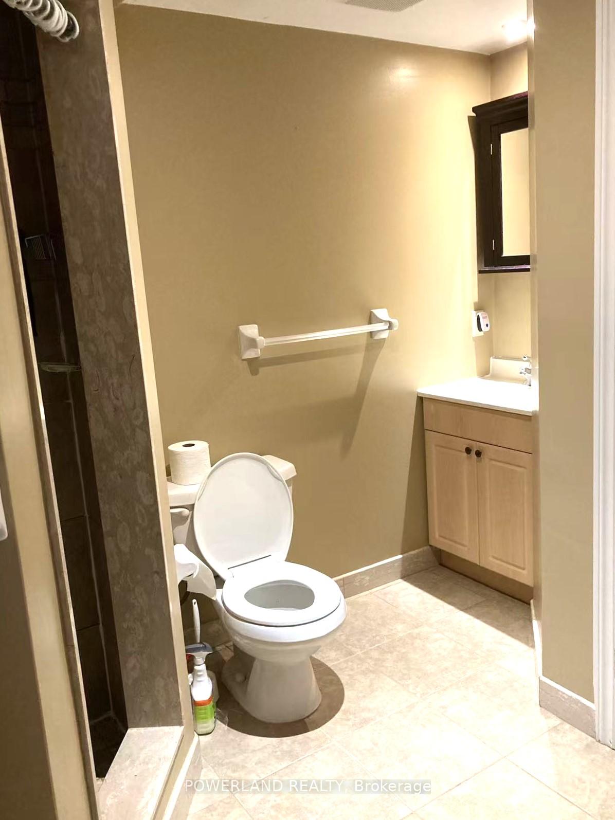Photo 9 of Unit Basement, 18 Sandfield Drive, Aurora, Aurora Highlands — HOMEH