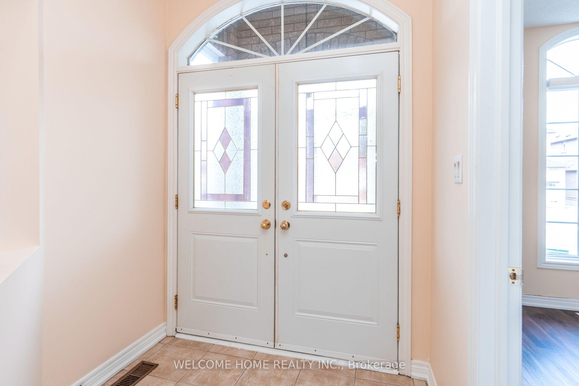Photo 3 of 37 Marbella Road, Vaughan, Sonoma Heights — HOMEH