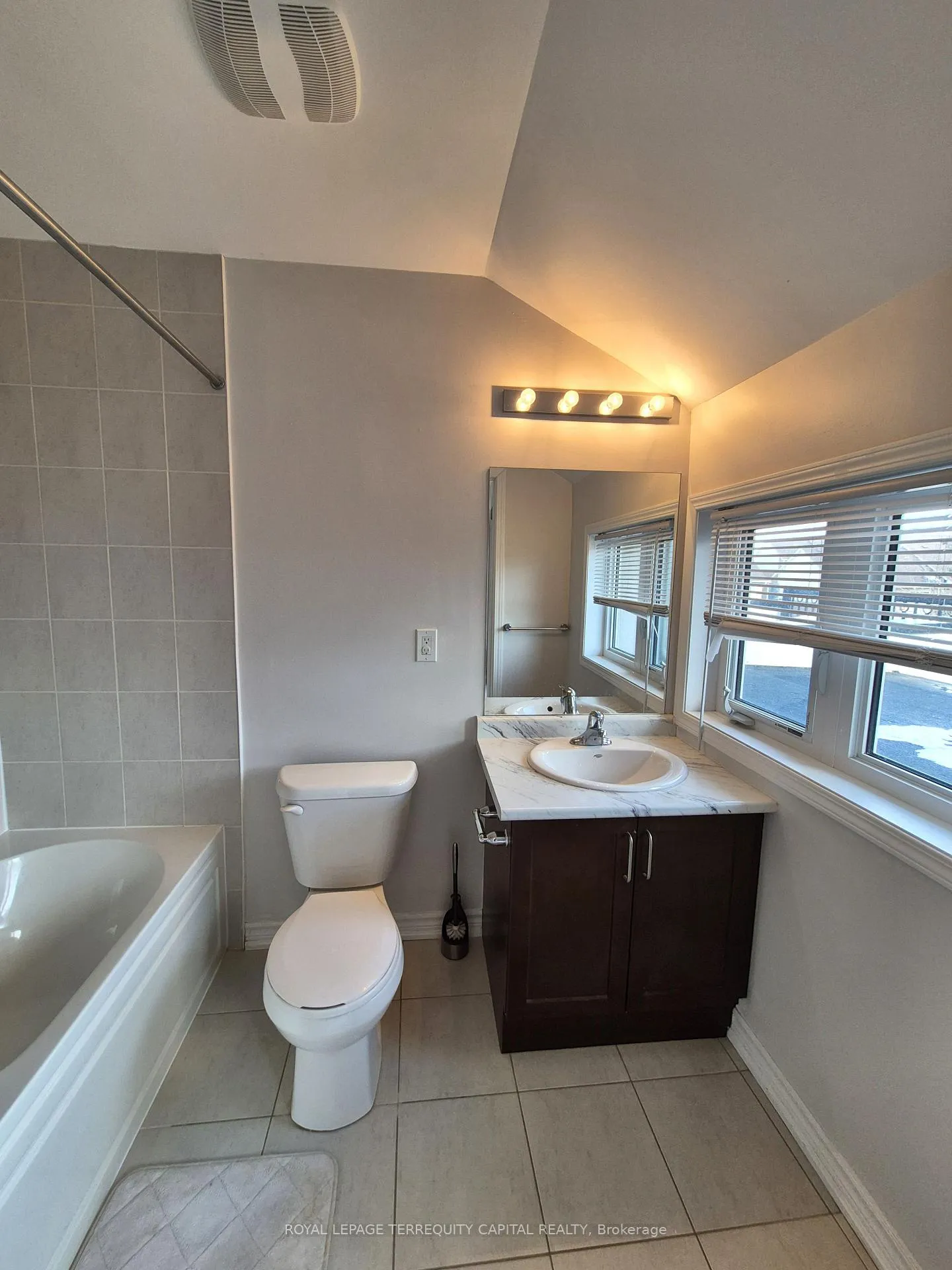 Photo 20 of 12 Dunsley Way, Whitby, Pringle Creek — HOMEH
